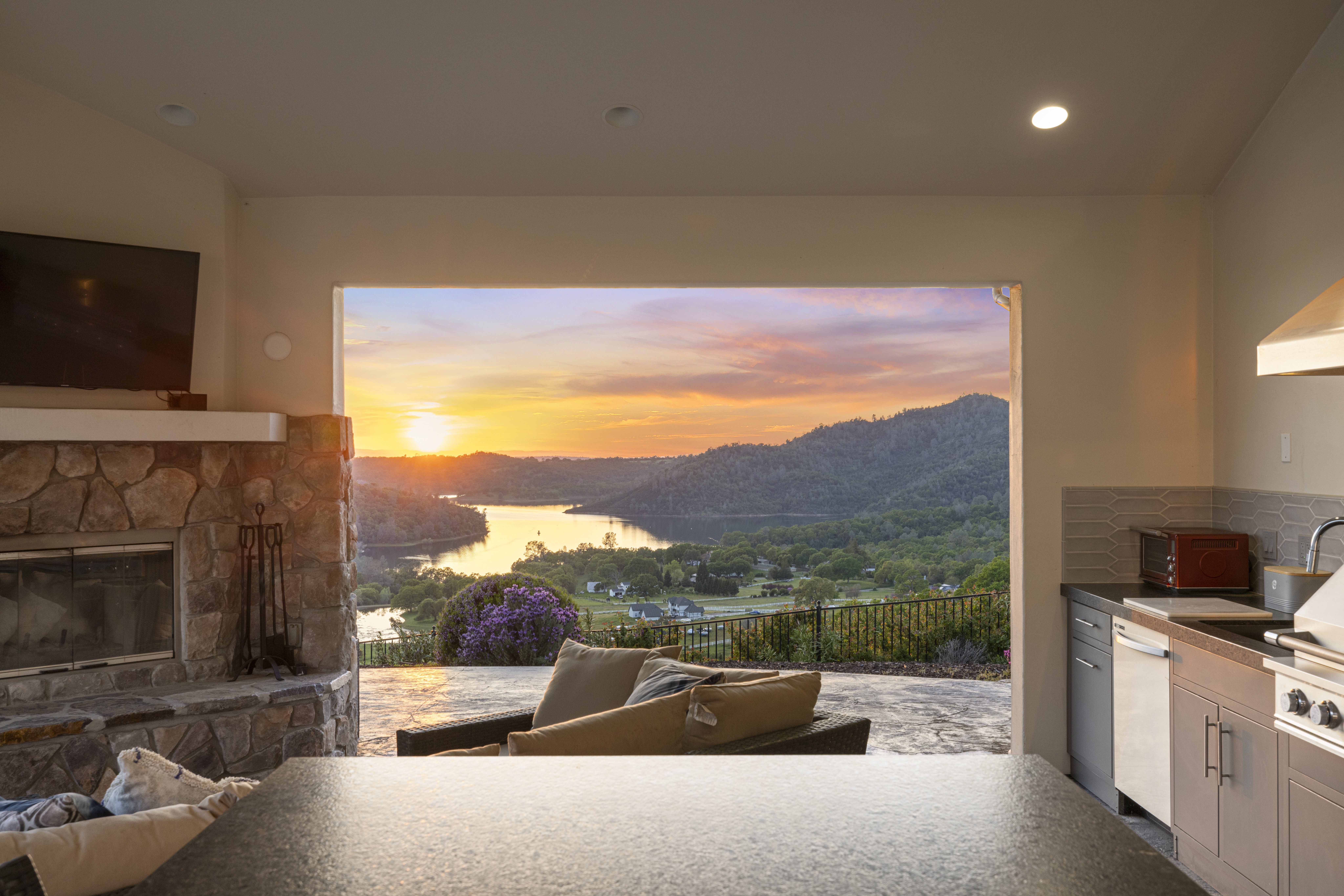 2001 Salmon Valley Lane 