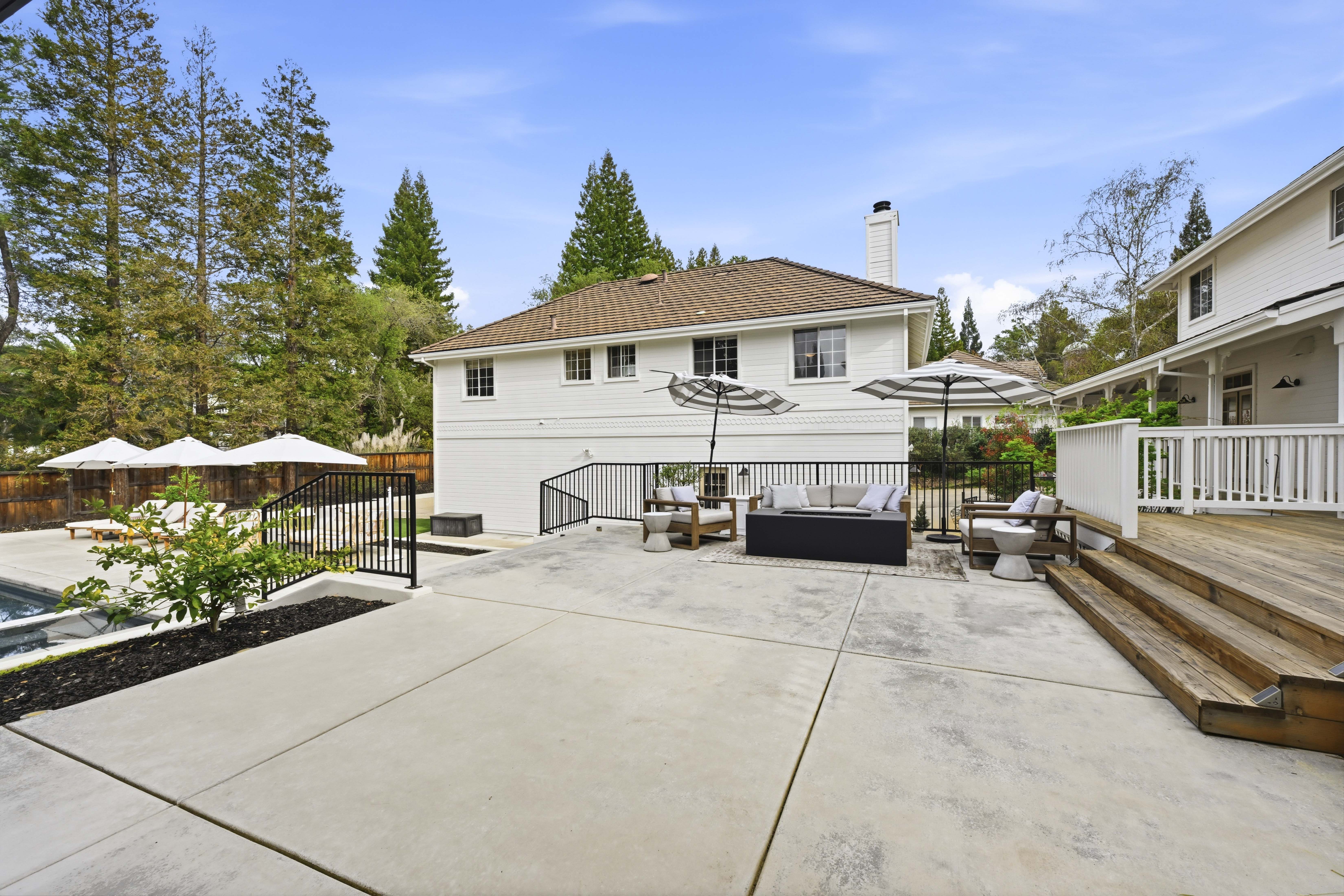 9660 Los Lagos Circle North 