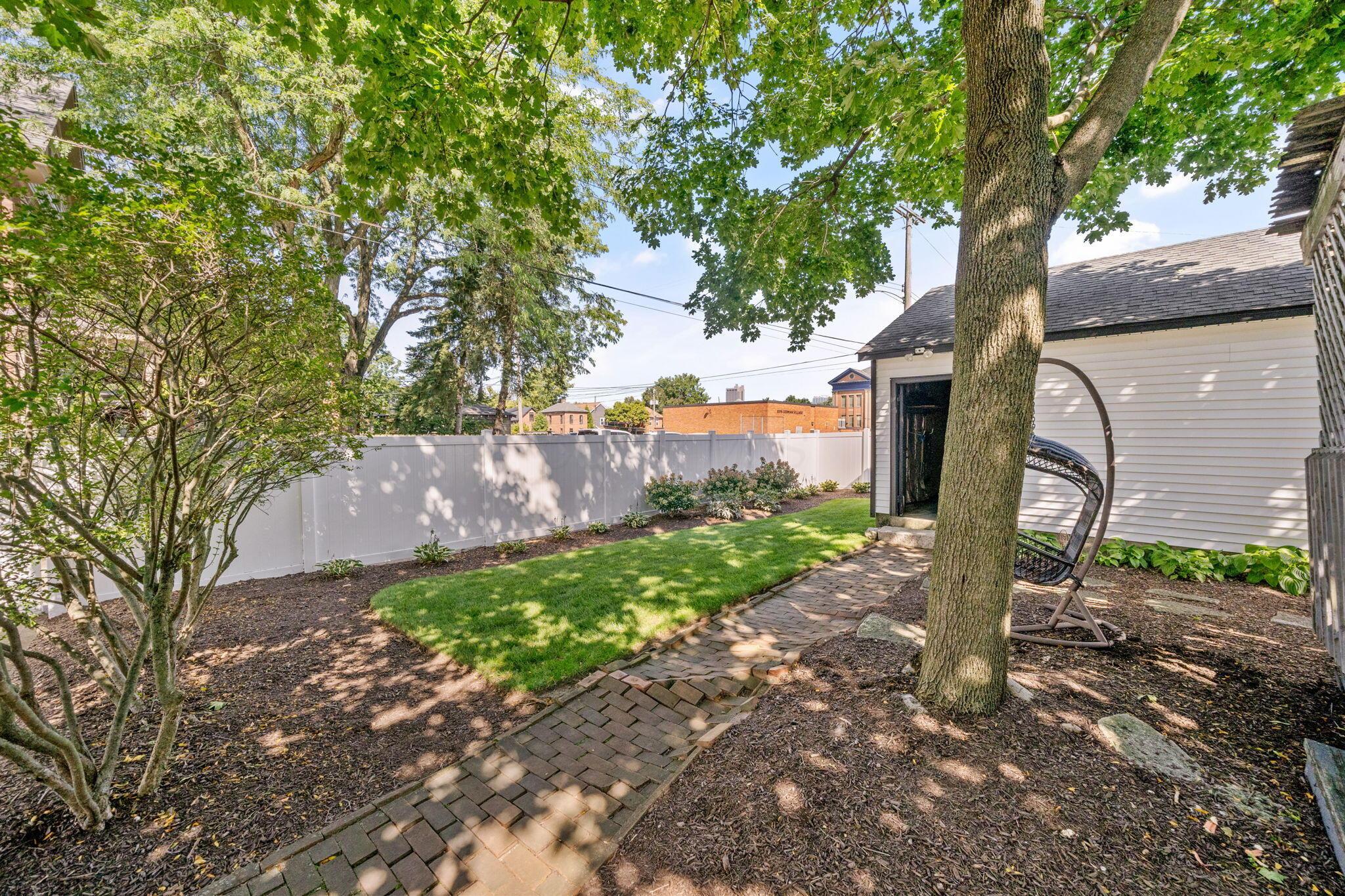 390 E Sycamore Street