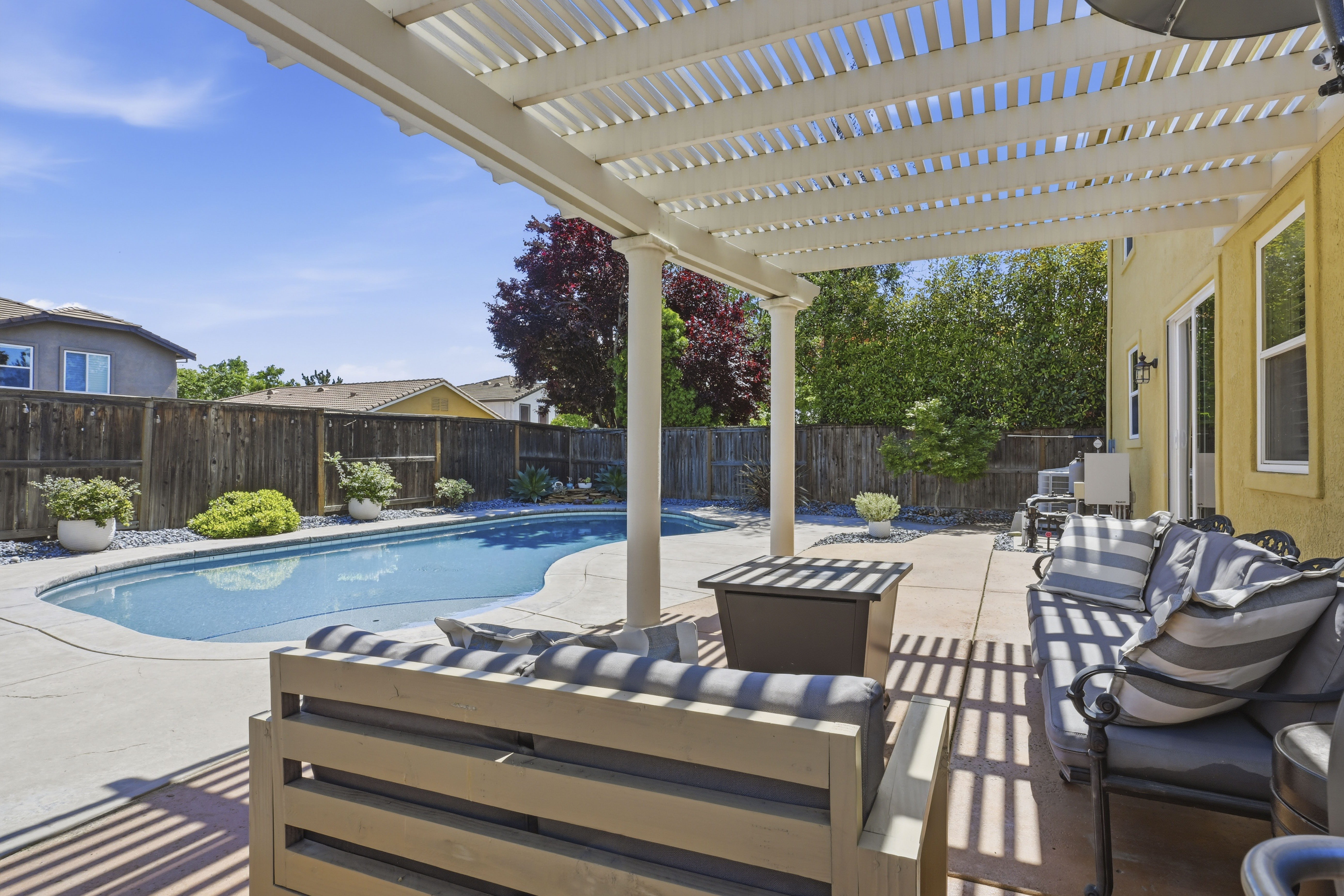 1529 Thurman Way 