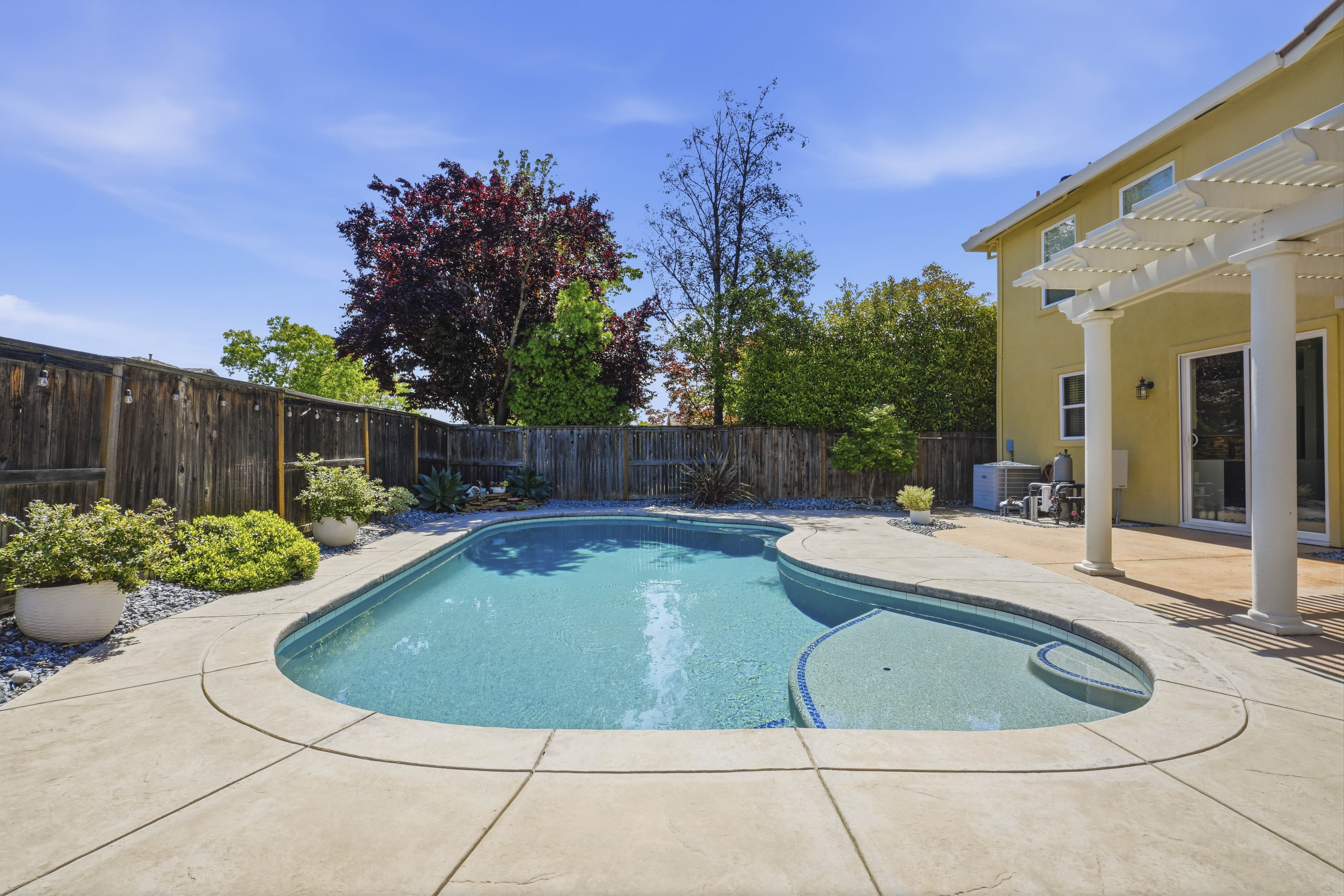 1529 Thurman Way 