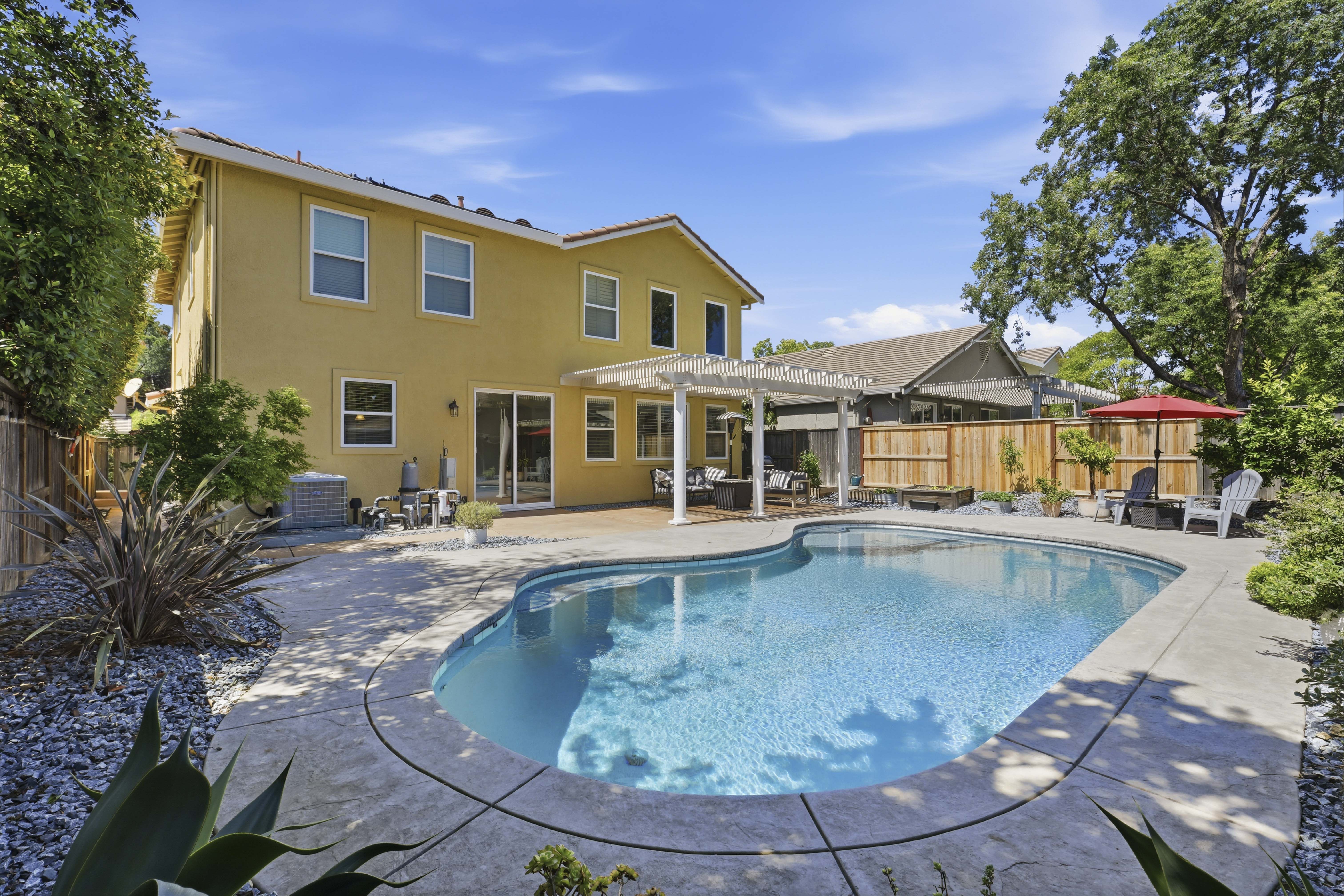 1529 Thurman Way 