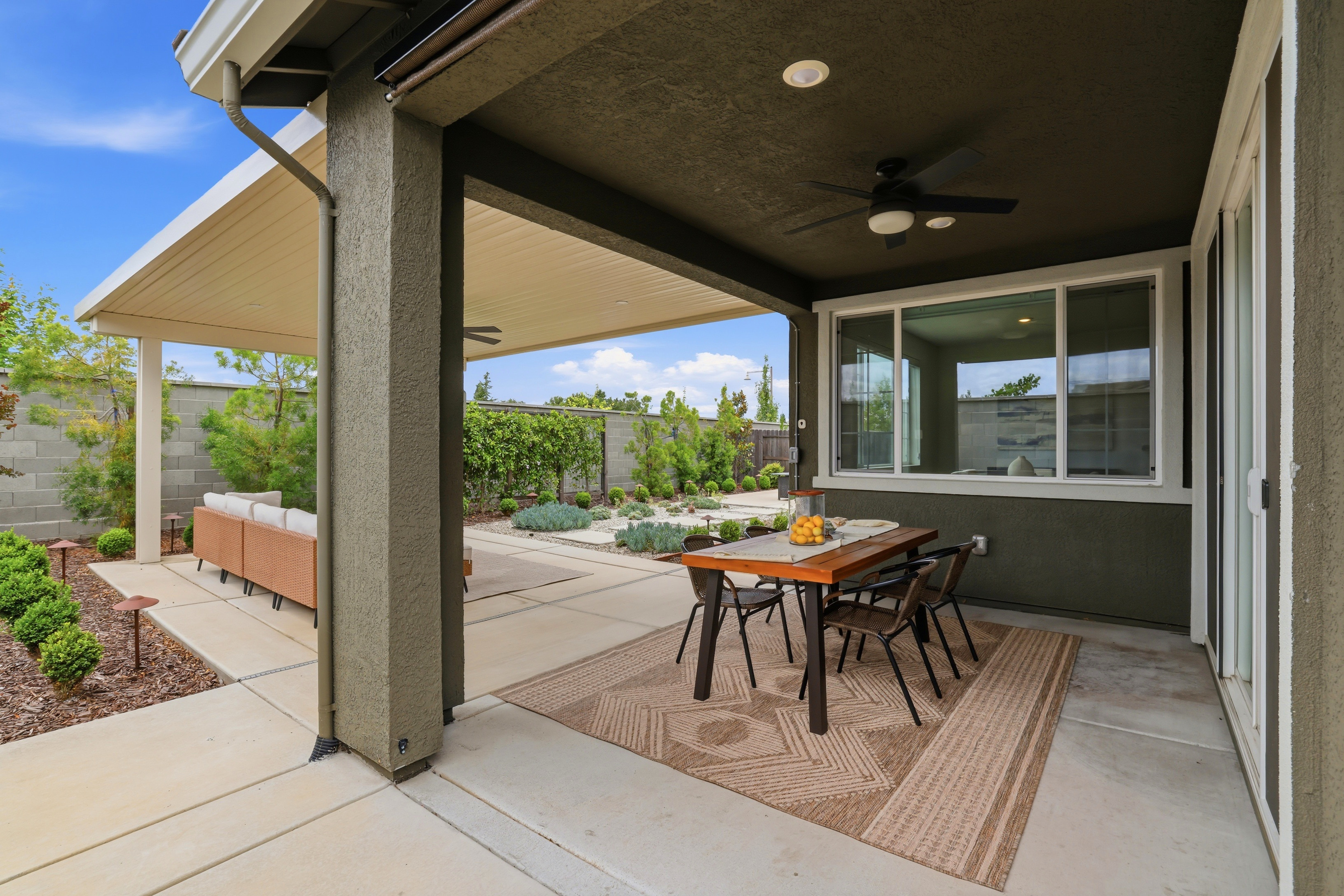 979 Carson River Drive 