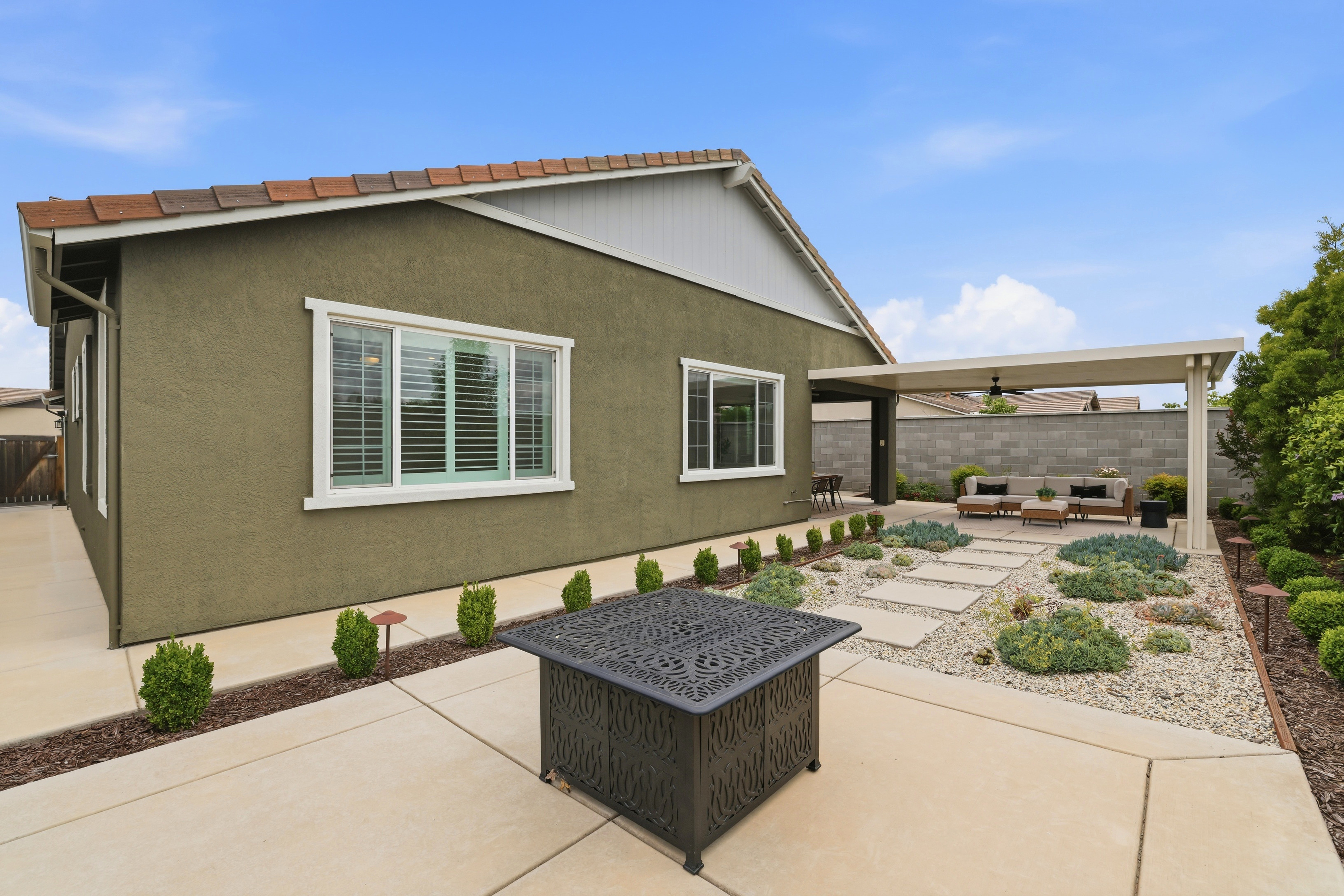 979 Carson River Drive 