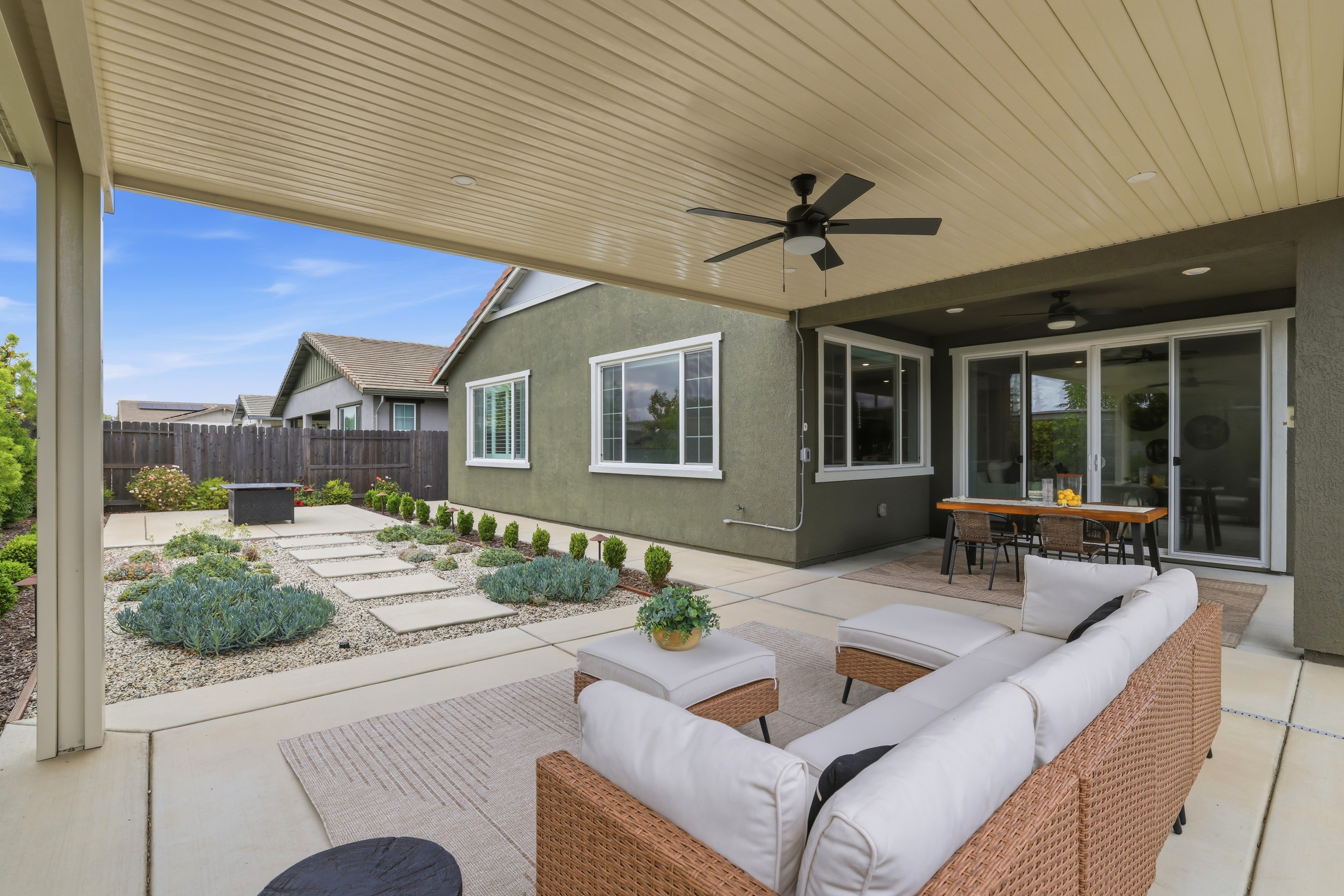 979 Carson River Drive 