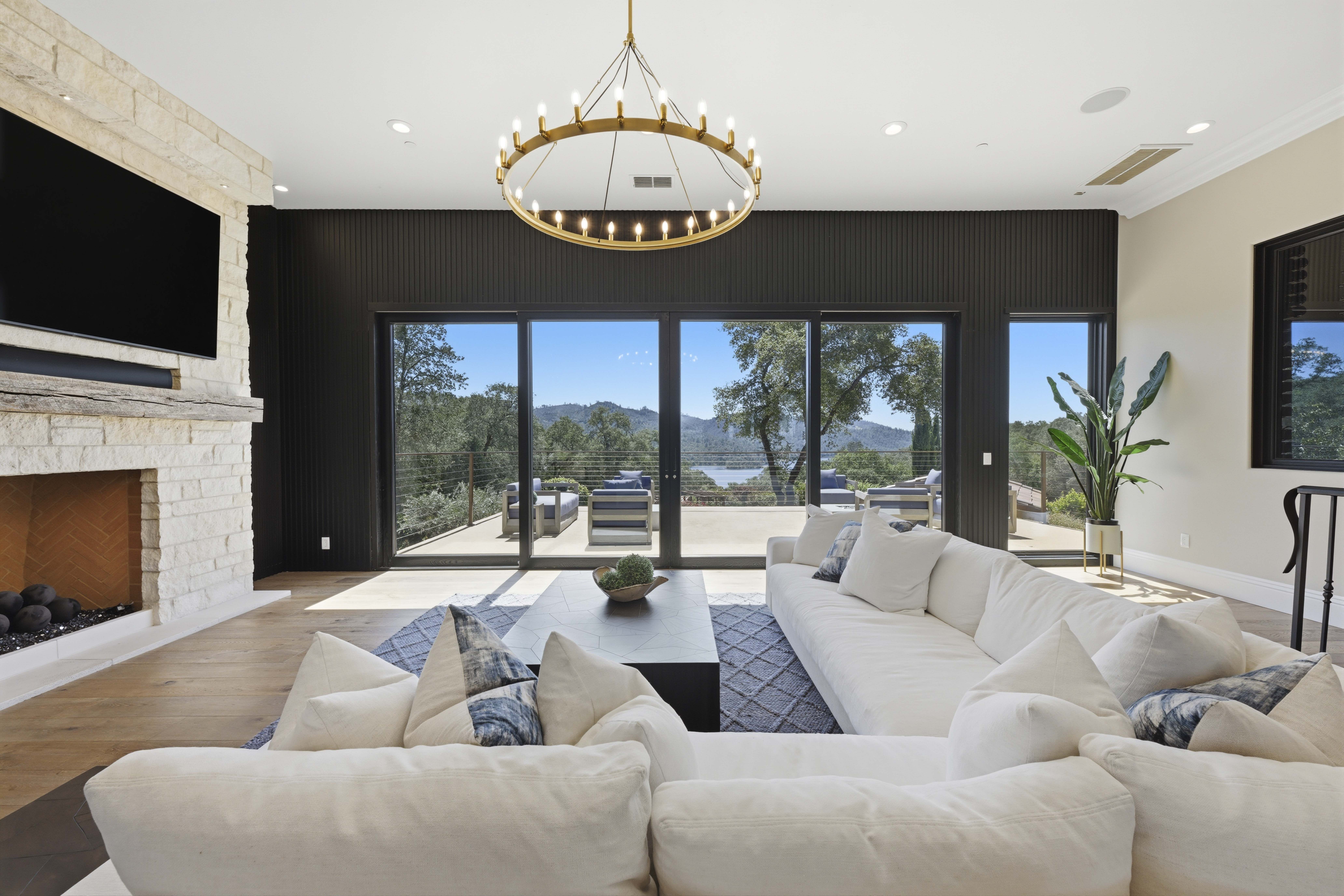 9688 Clos Du Lac Circle 