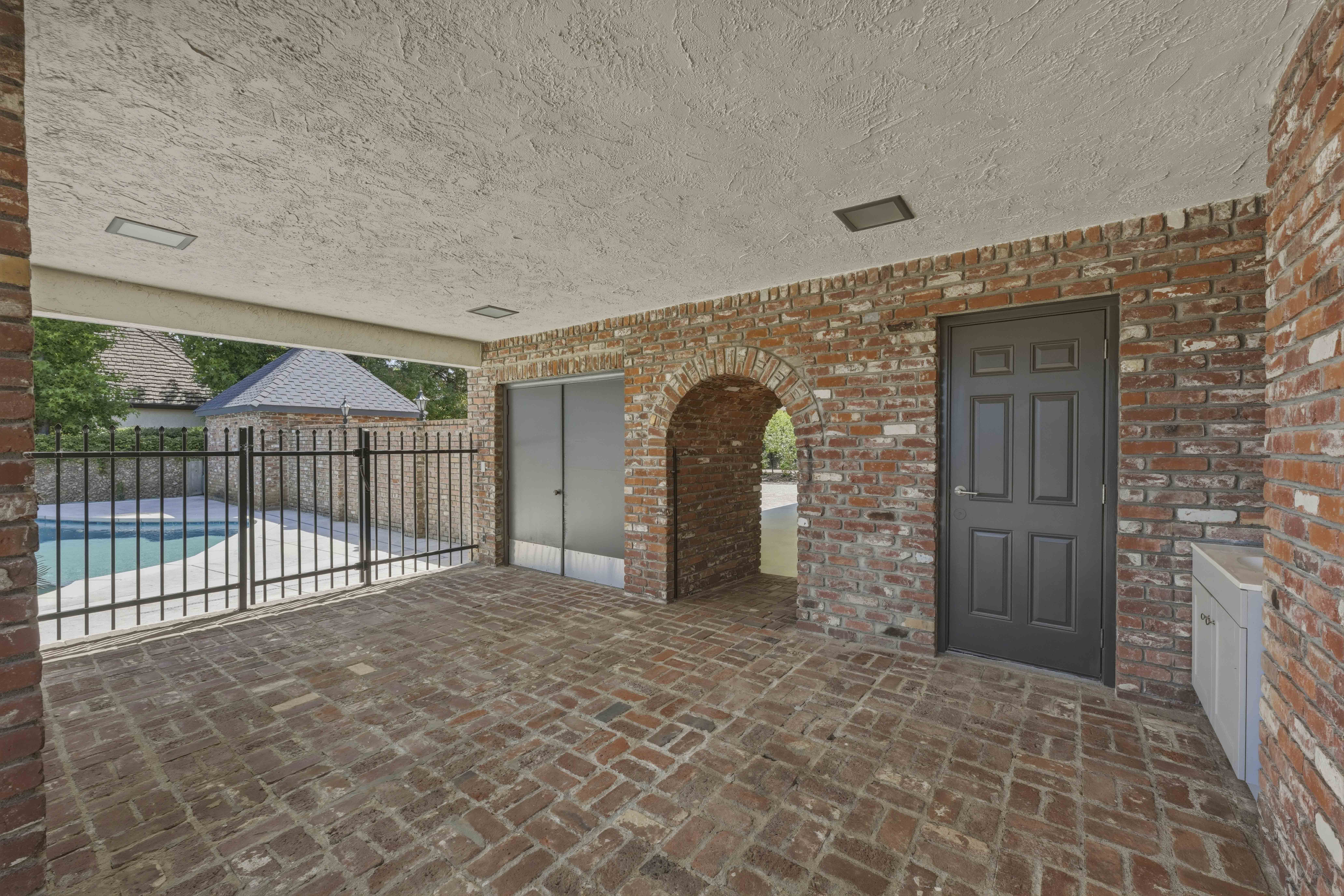 9815 Mira Del Rio Drive 