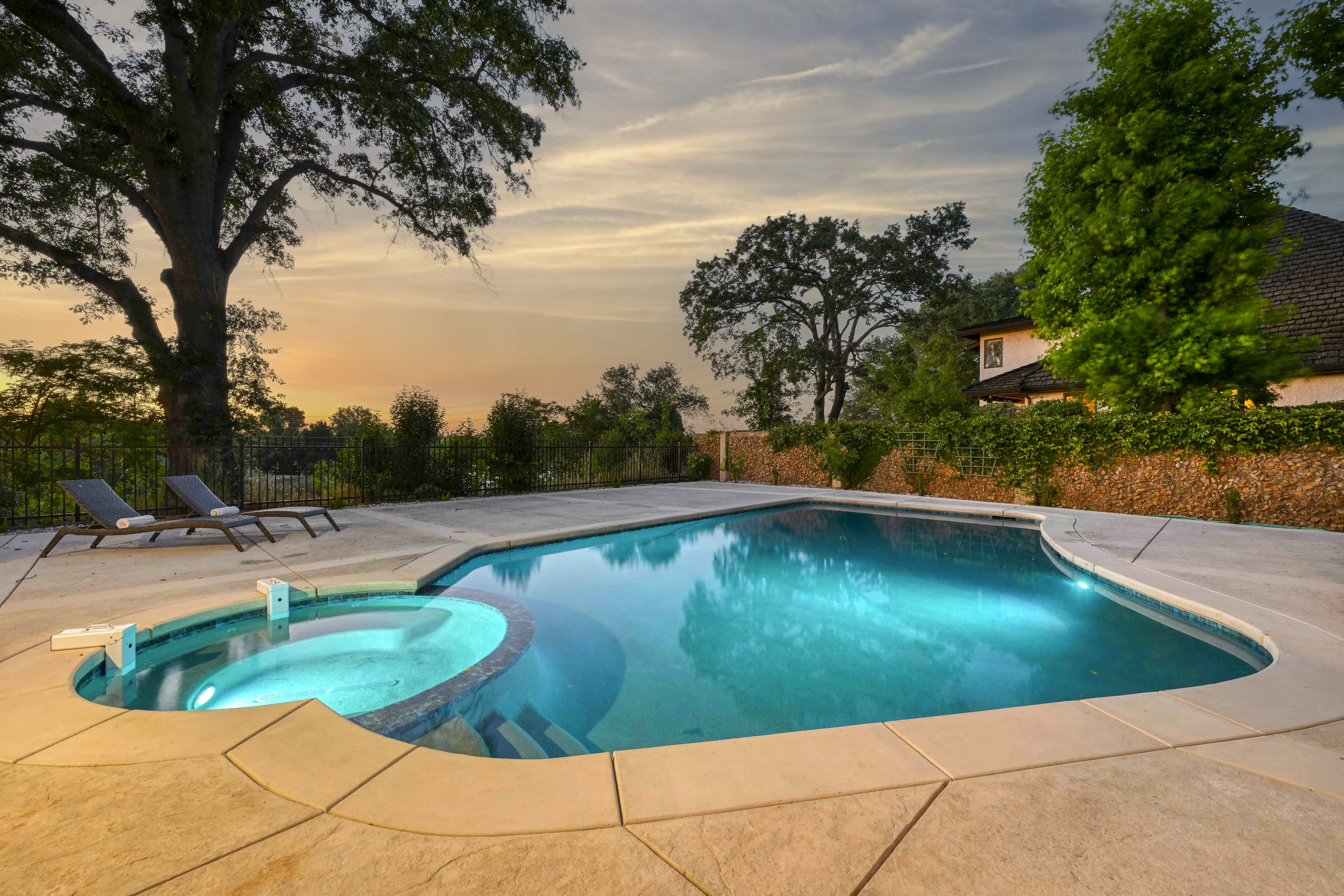 9815 Mira Del Rio Drive 