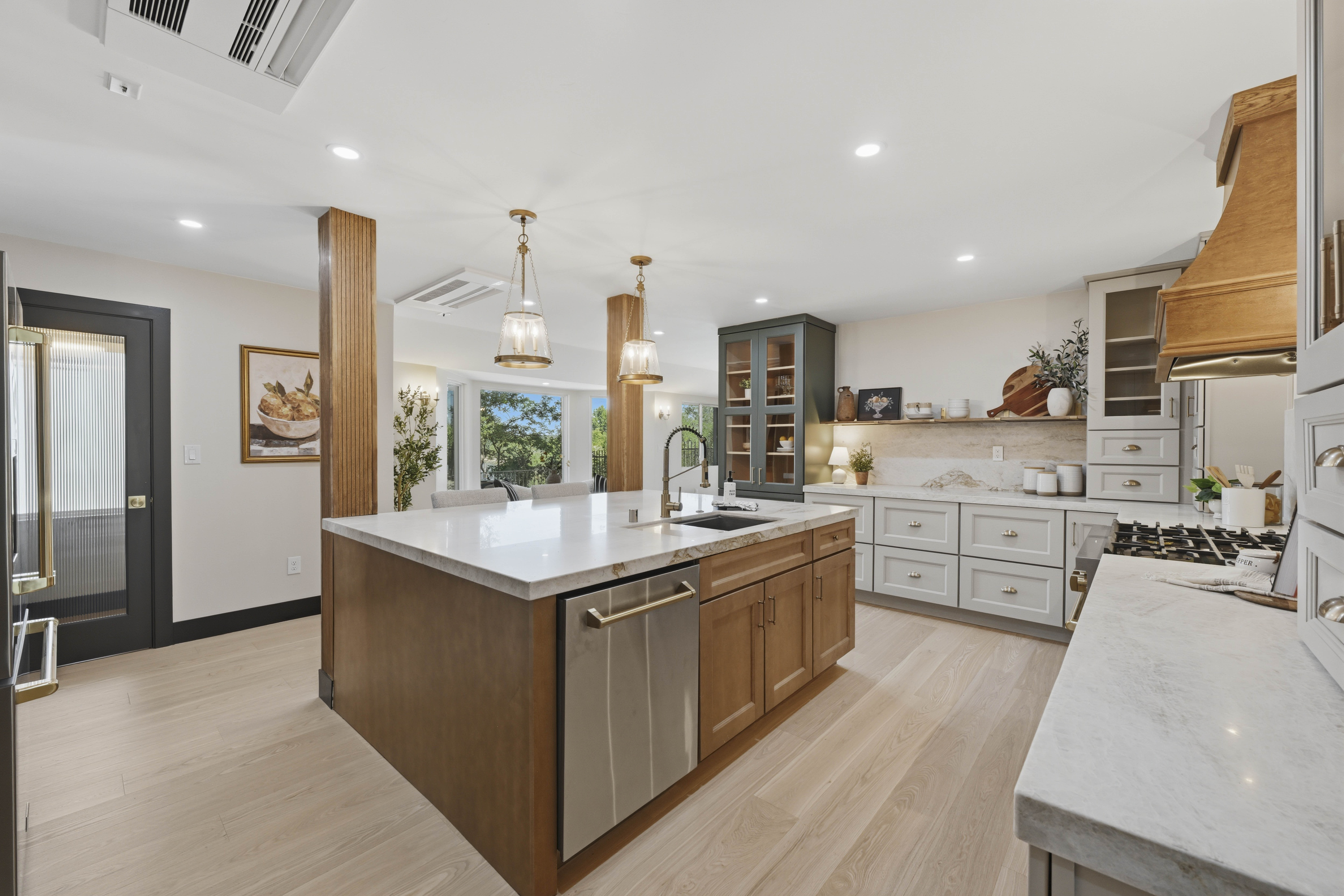 9815 Mira Del Rio Drive 