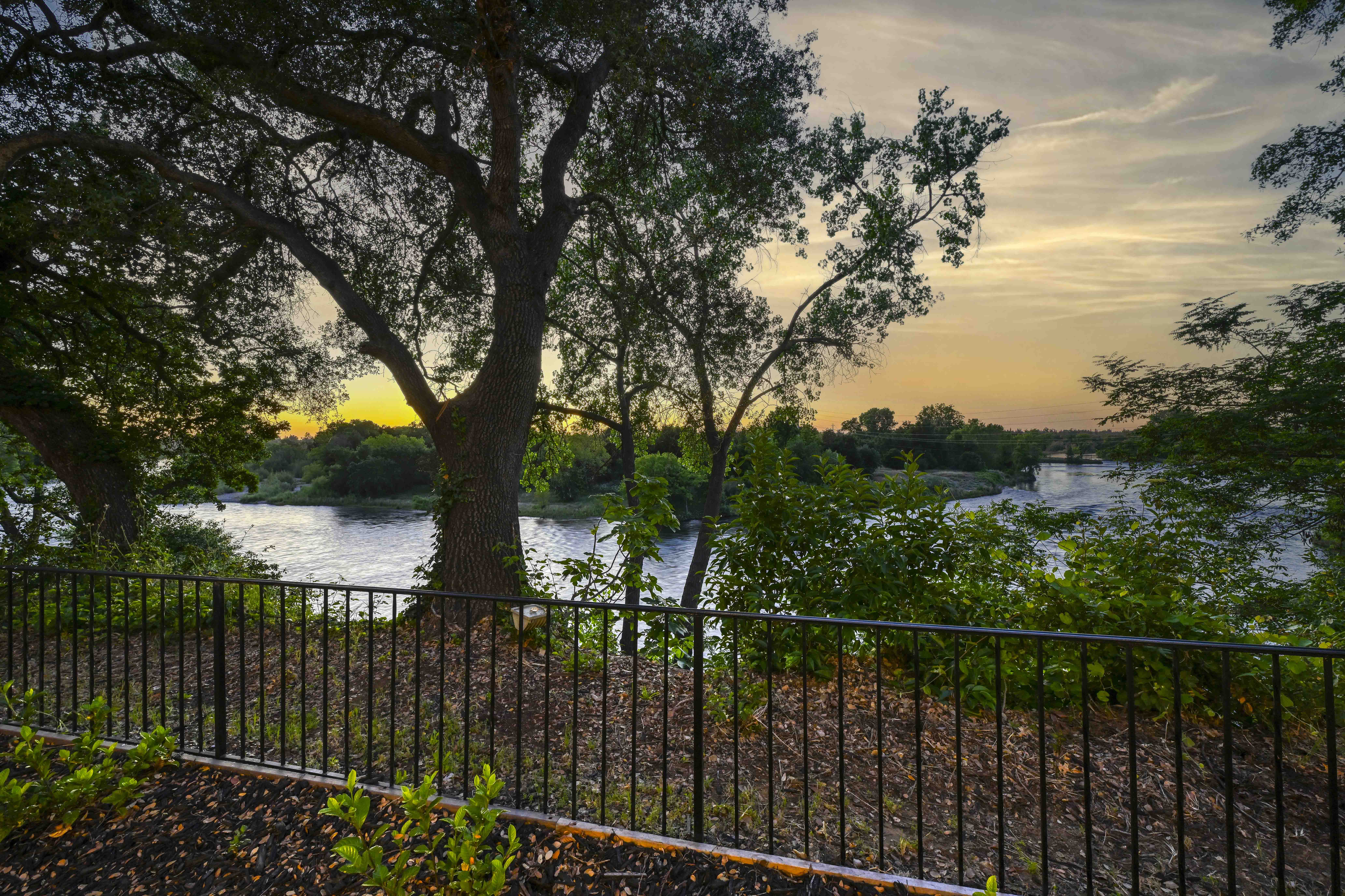 9815 Mira Del Rio Drive 