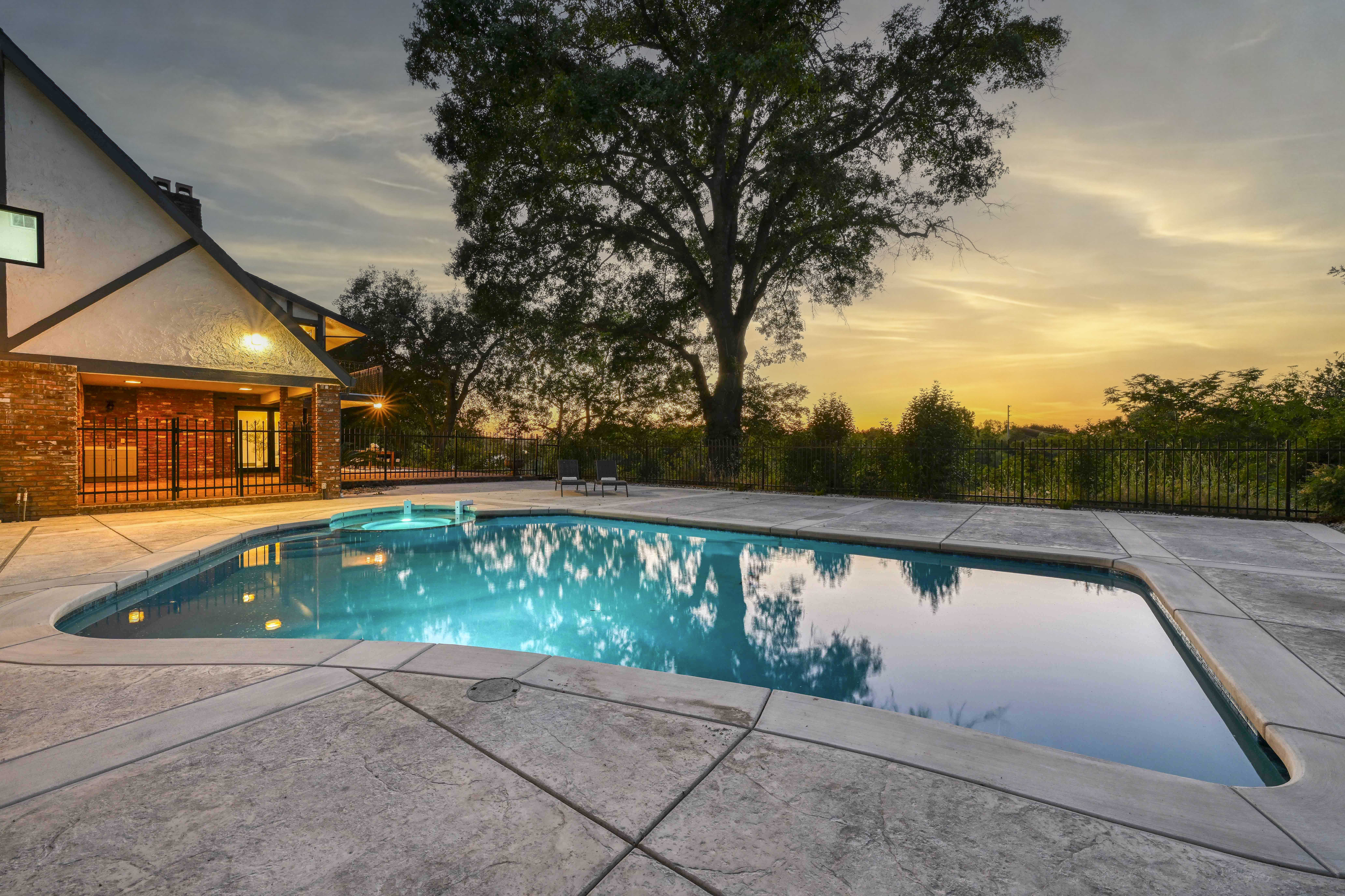 9815 Mira Del Rio Drive 