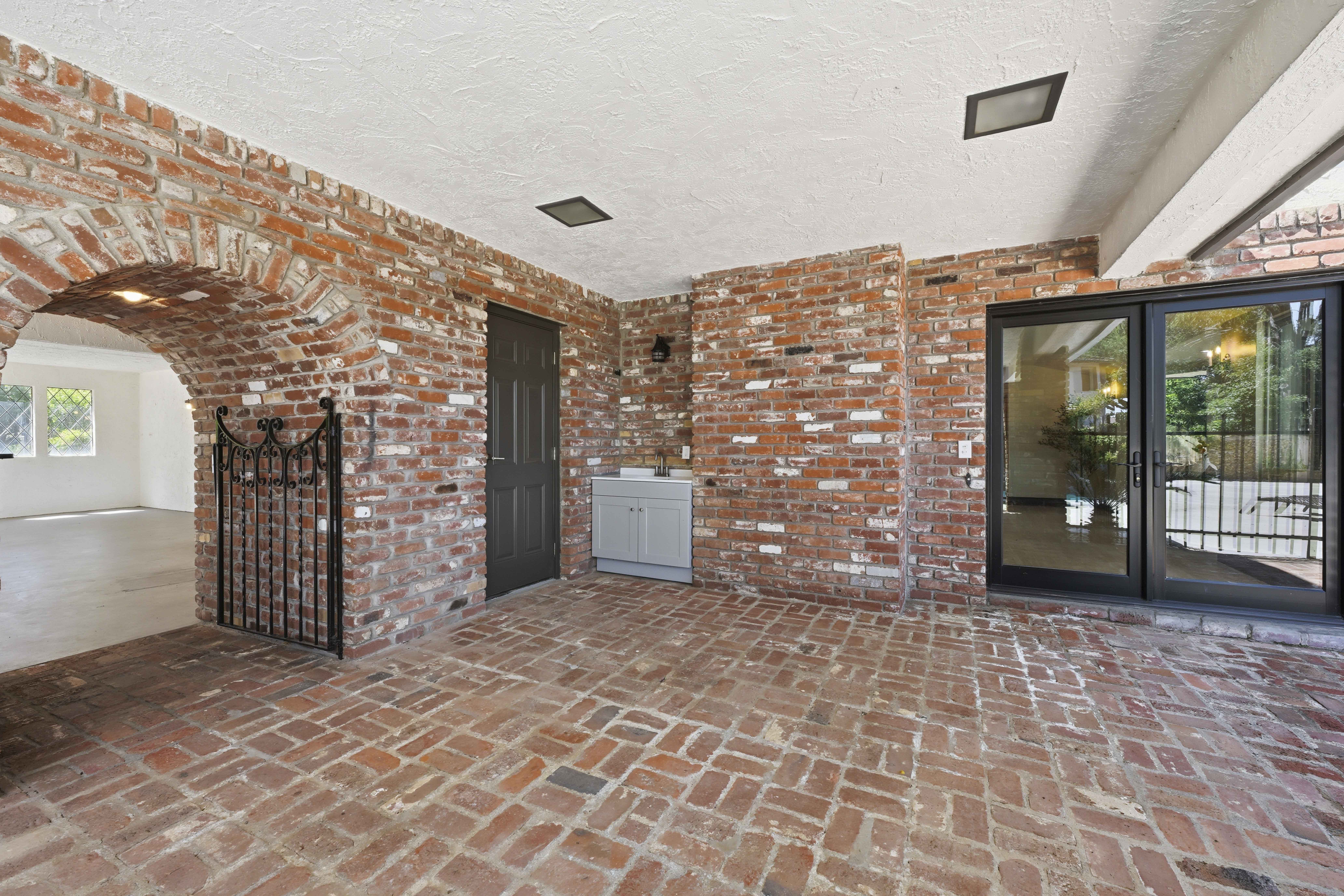 9815 Mira Del Rio Drive 