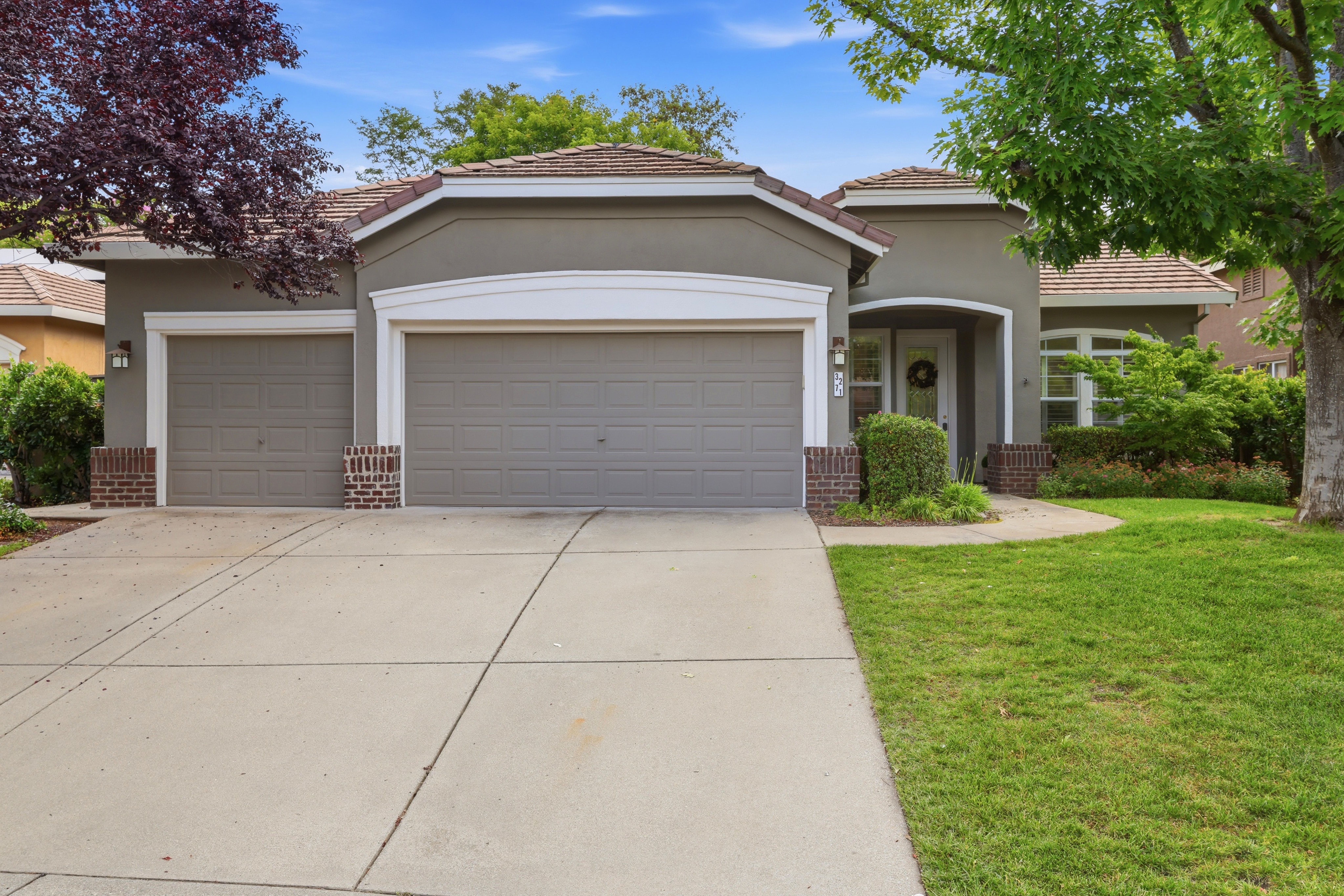 3271 Stonehurst Drive 