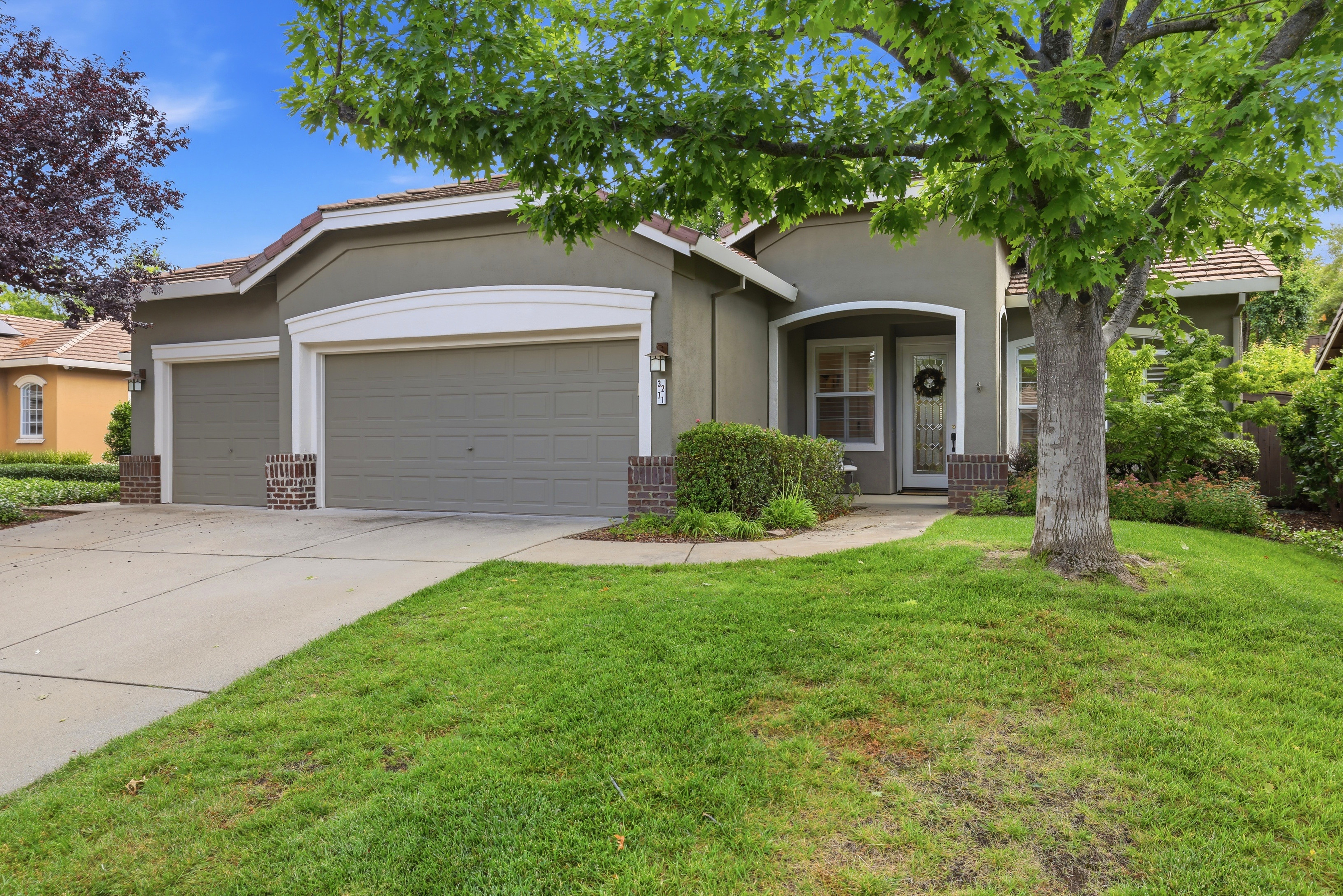 3271 Stonehurst Drive 