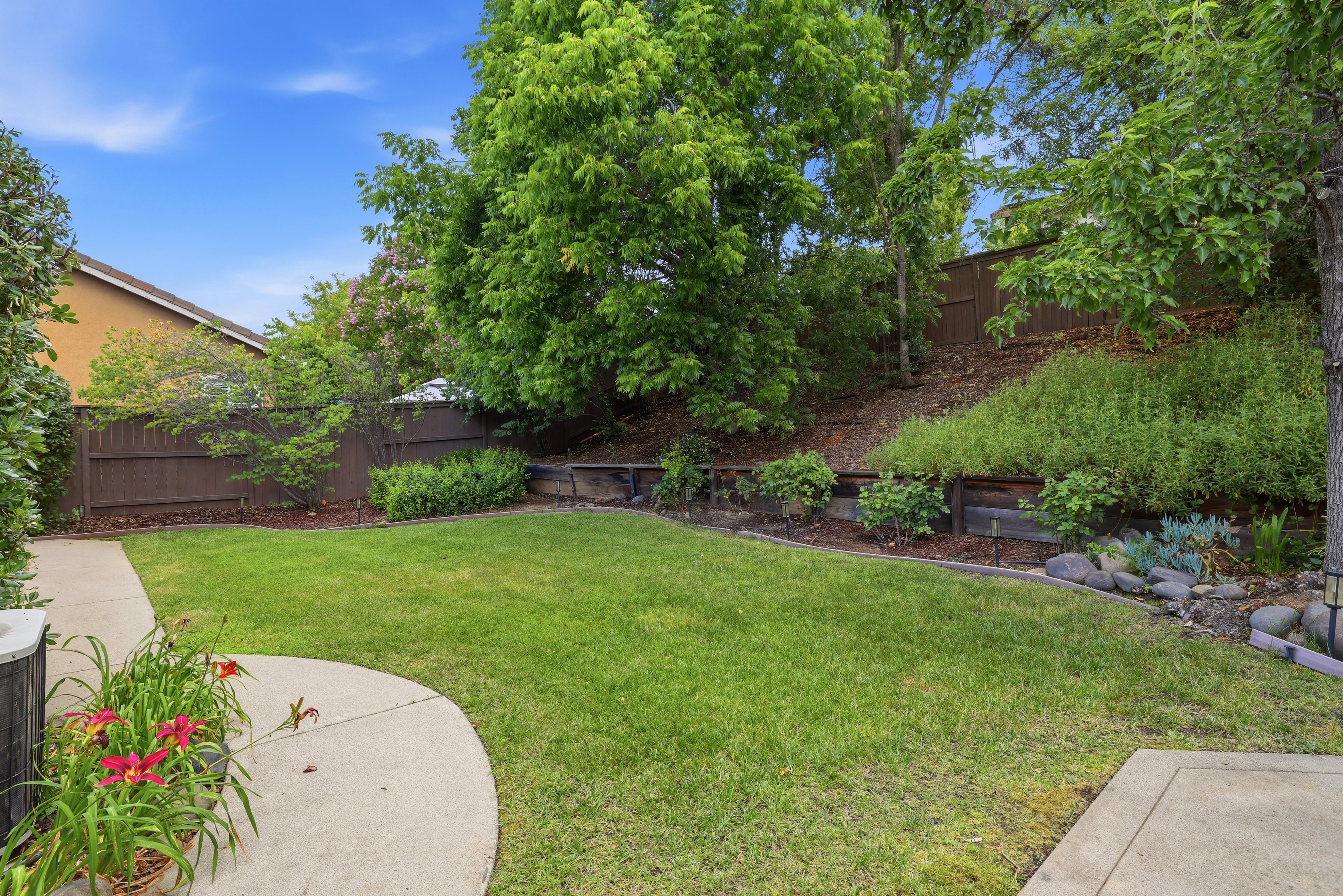 3271 Stonehurst Drive 