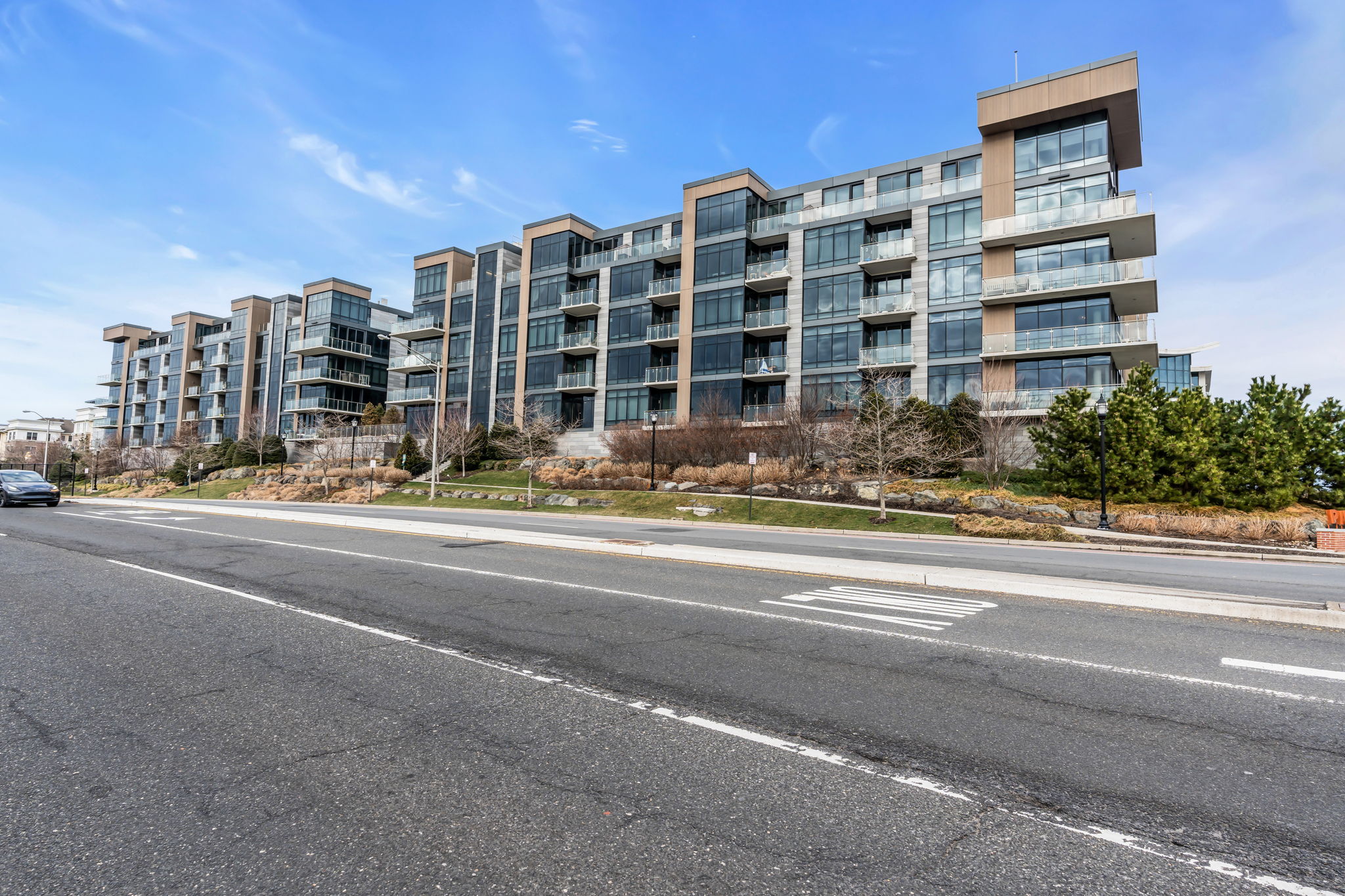 15 Morris Ave - PH 609