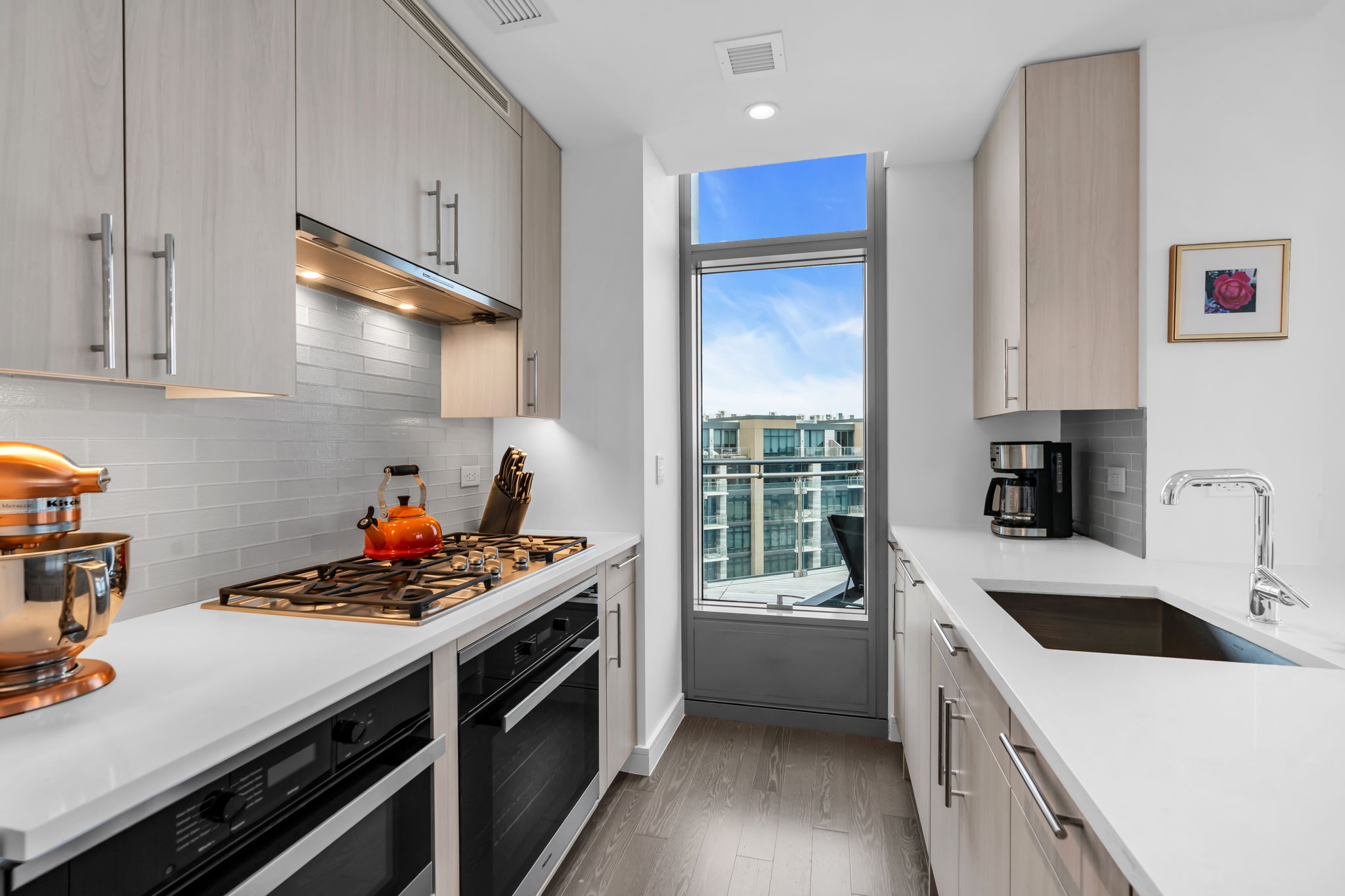 15 Morris Ave - PH 609