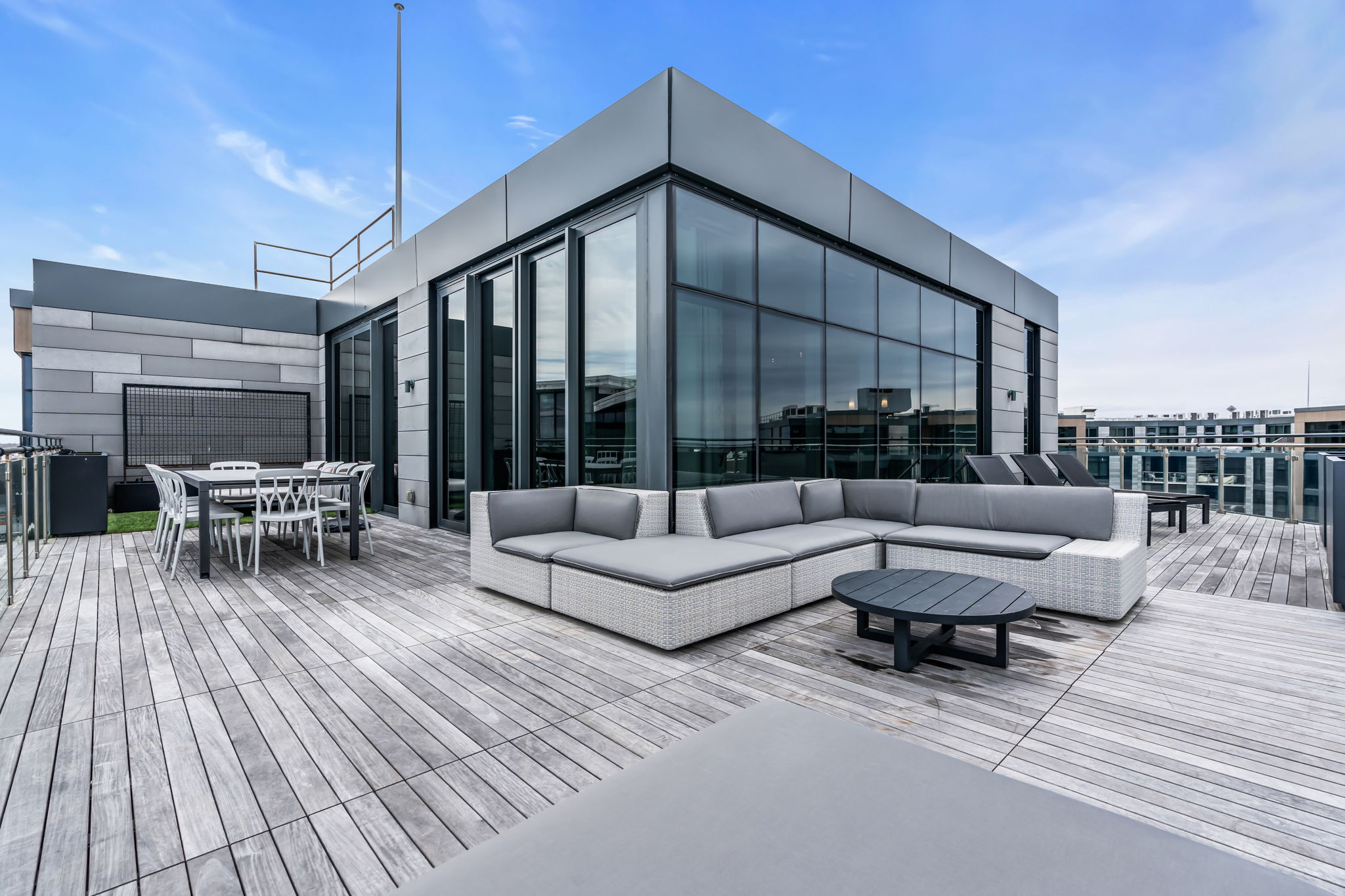 15 Morris Ave - PH 609