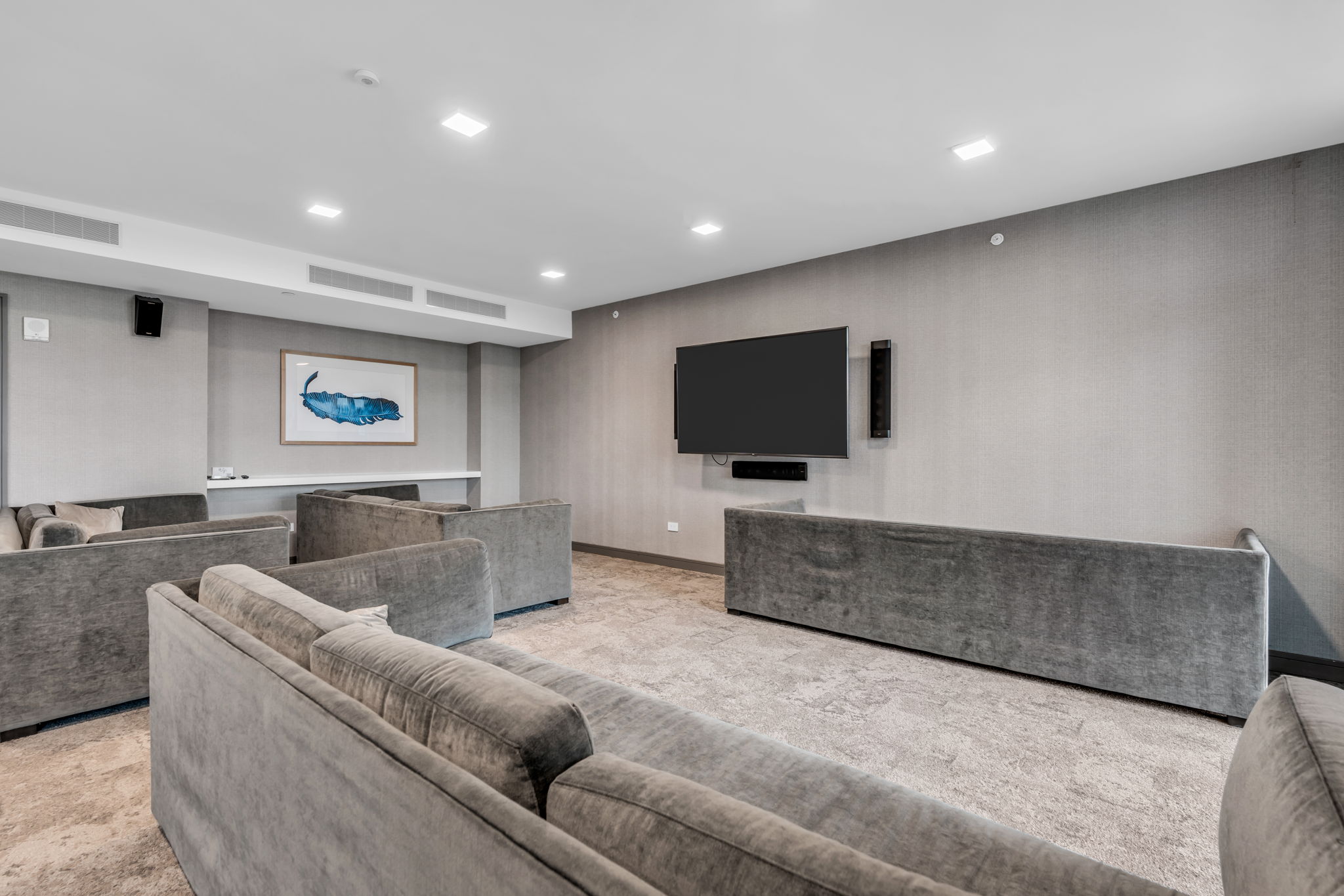 15 Morris Ave - PH 609