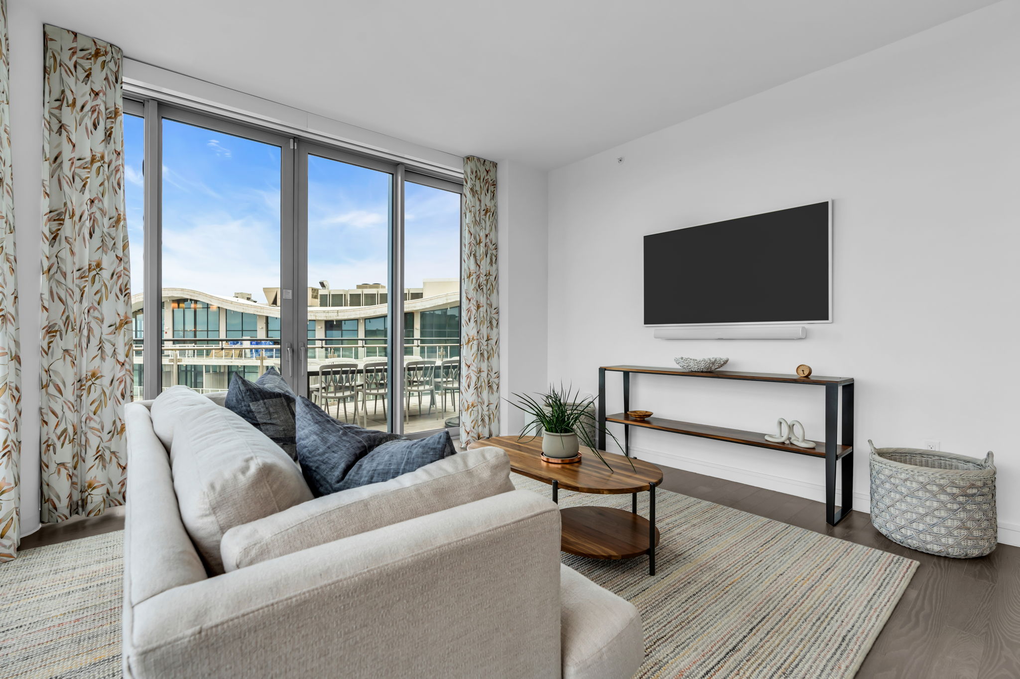 15 Morris Ave - PH 609