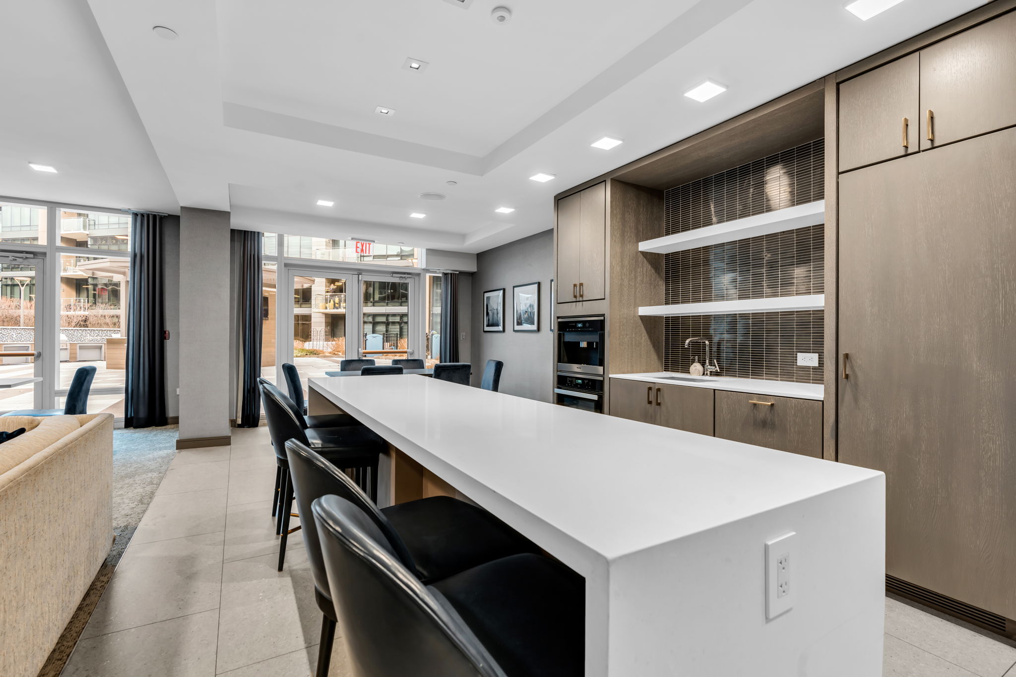 15 Morris Ave - PH 609