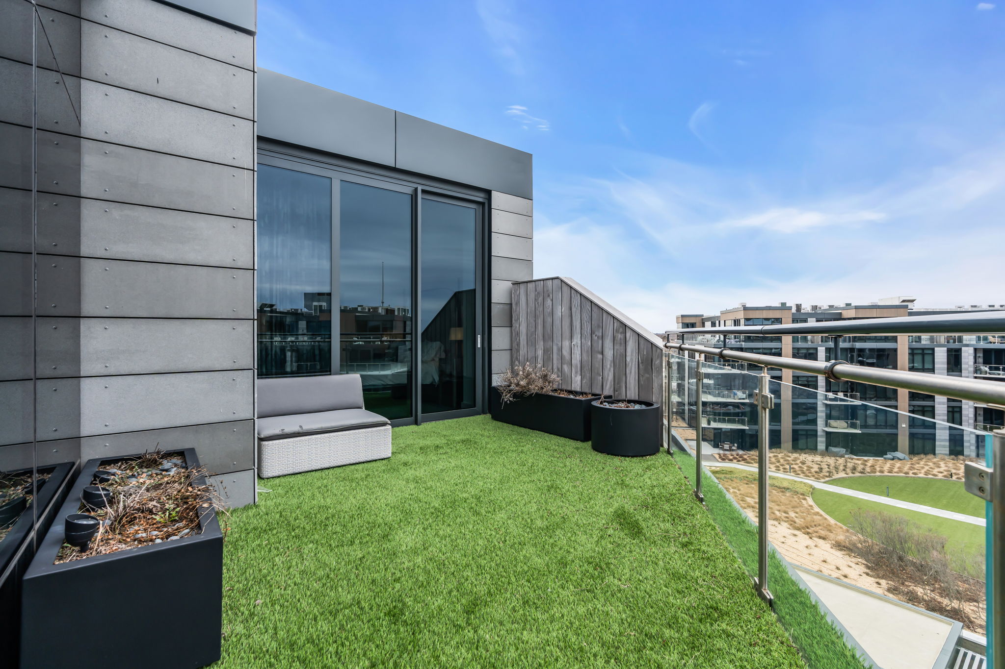 15 Morris Ave - PH 609