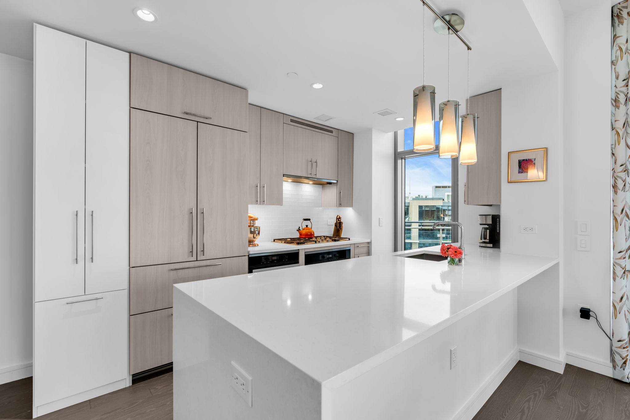 15 Morris Ave - PH 609