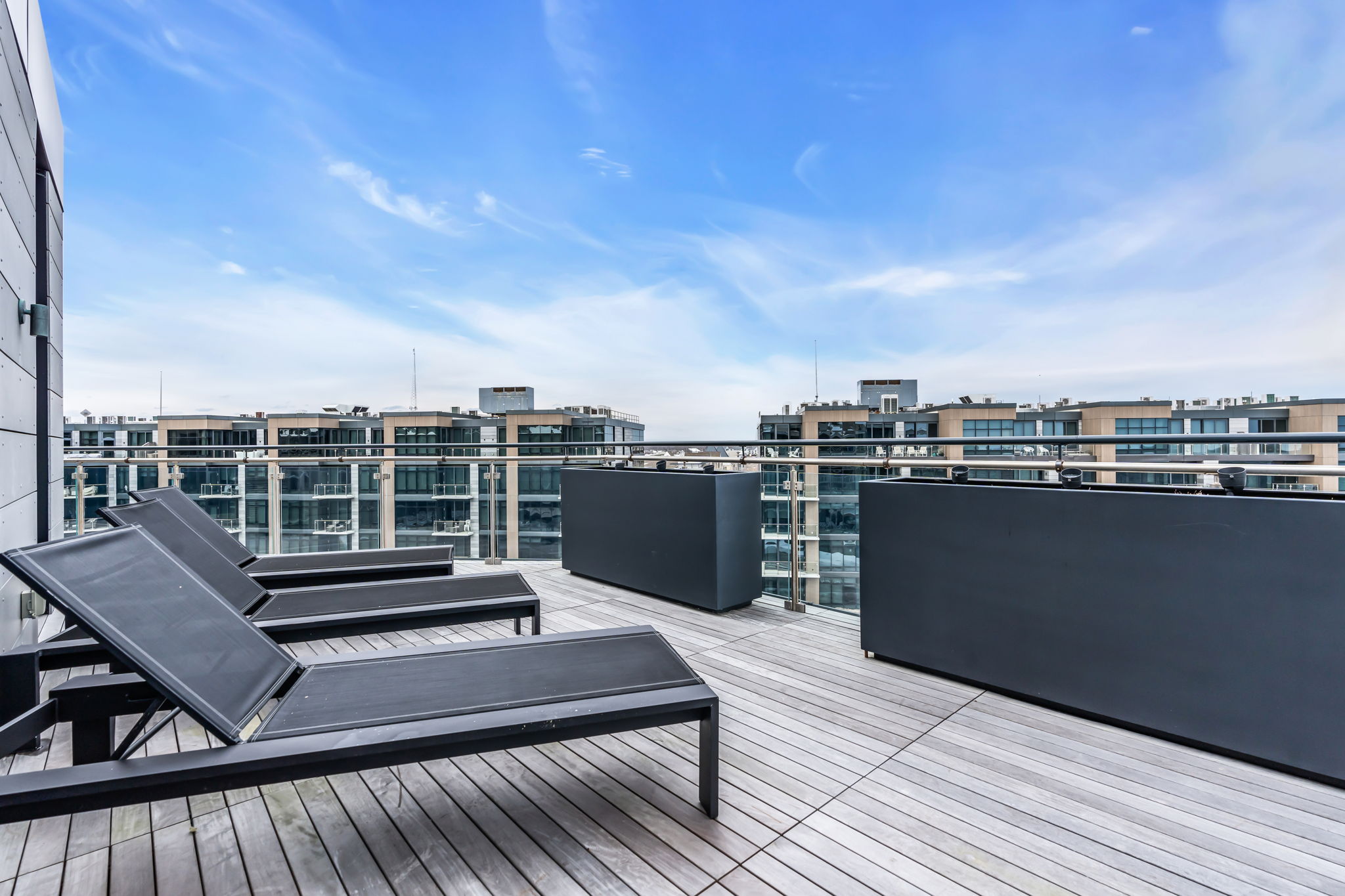 15 Morris Ave - PH 609