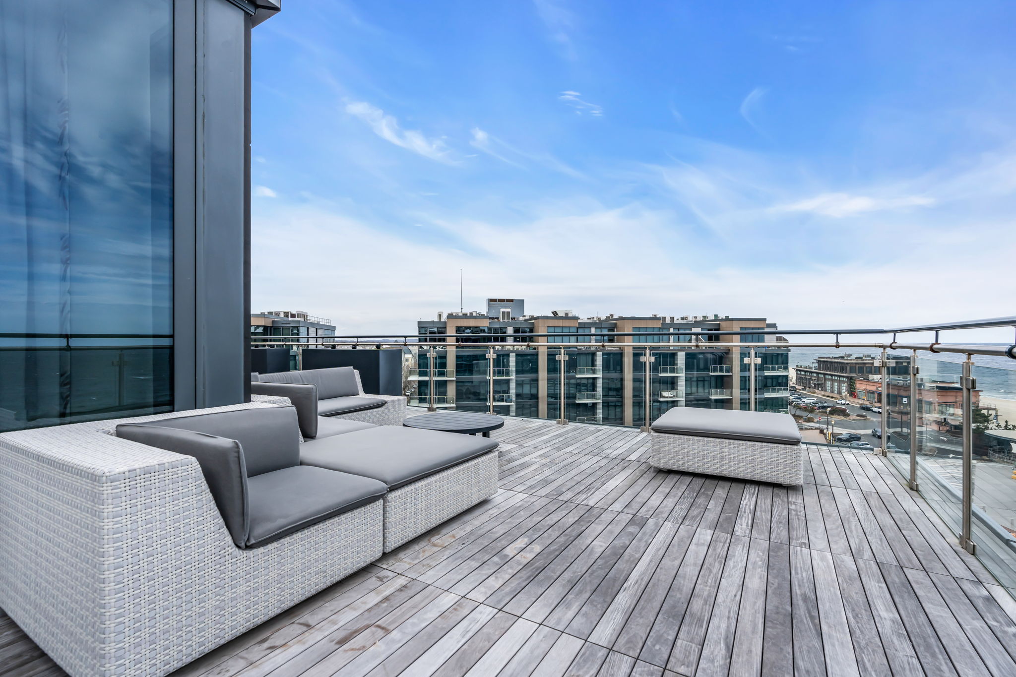 15 Morris Ave - PH 609