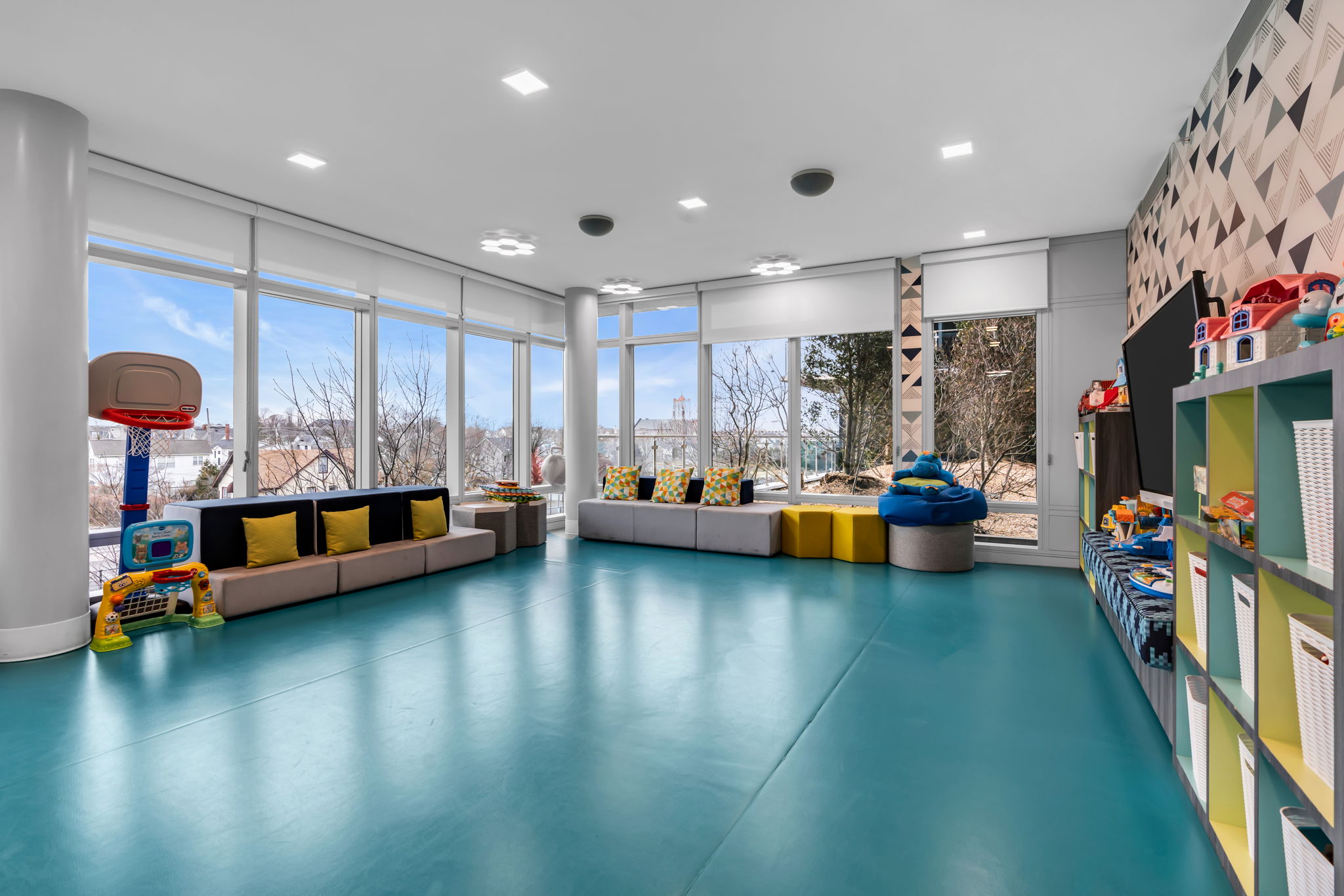 15 Morris Ave - PH 609