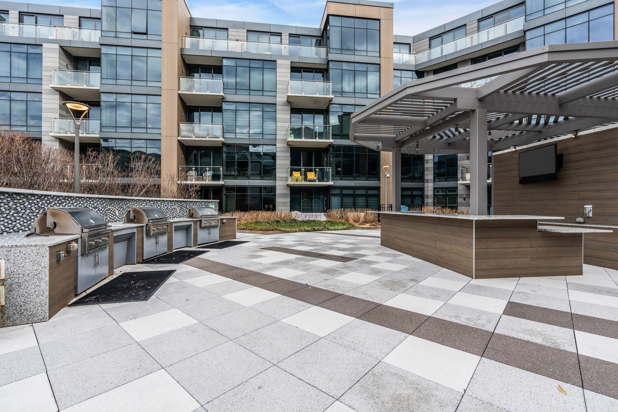 15 Morris Ave - PH 609