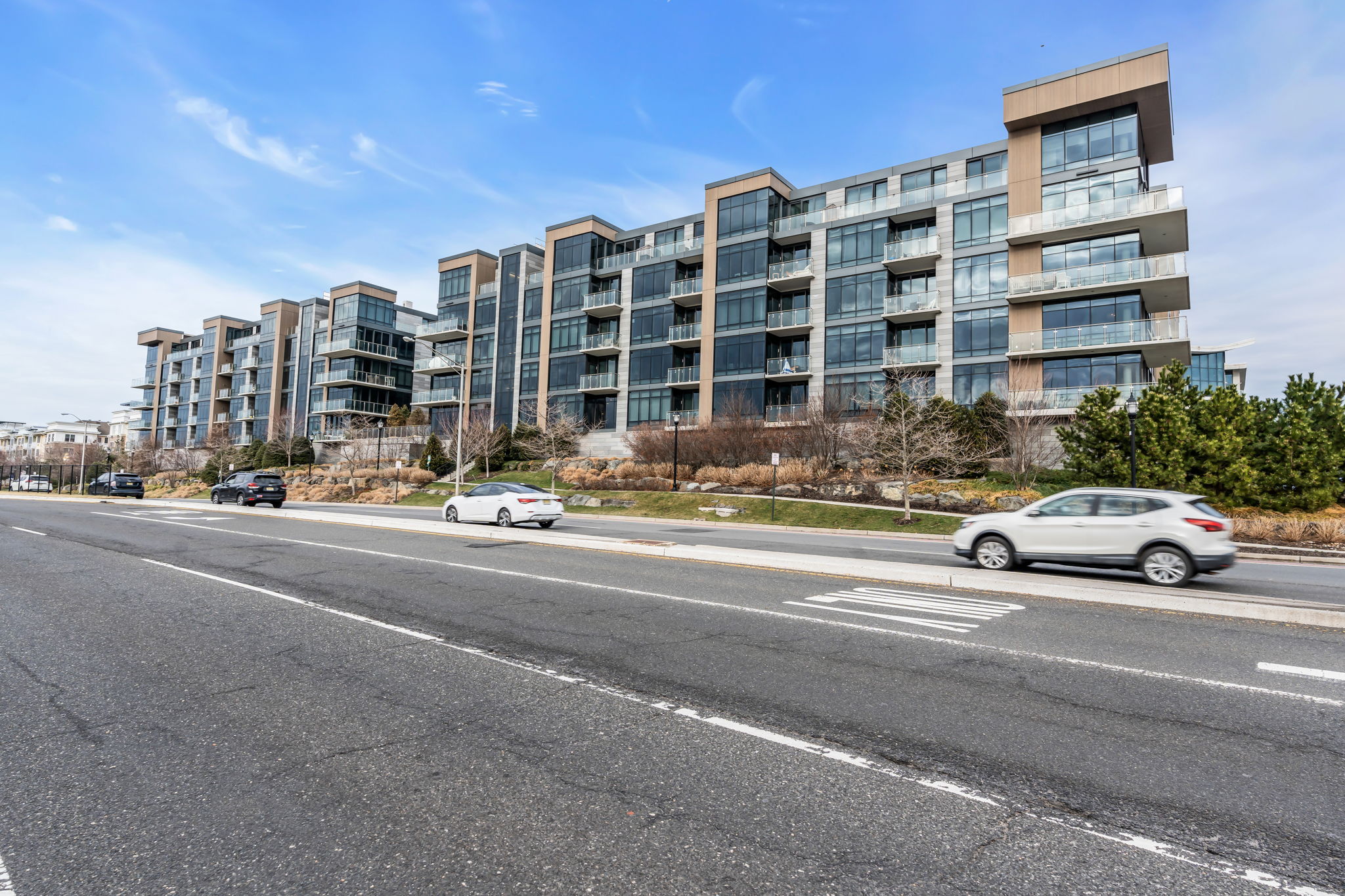 15 Morris Ave - PH 609