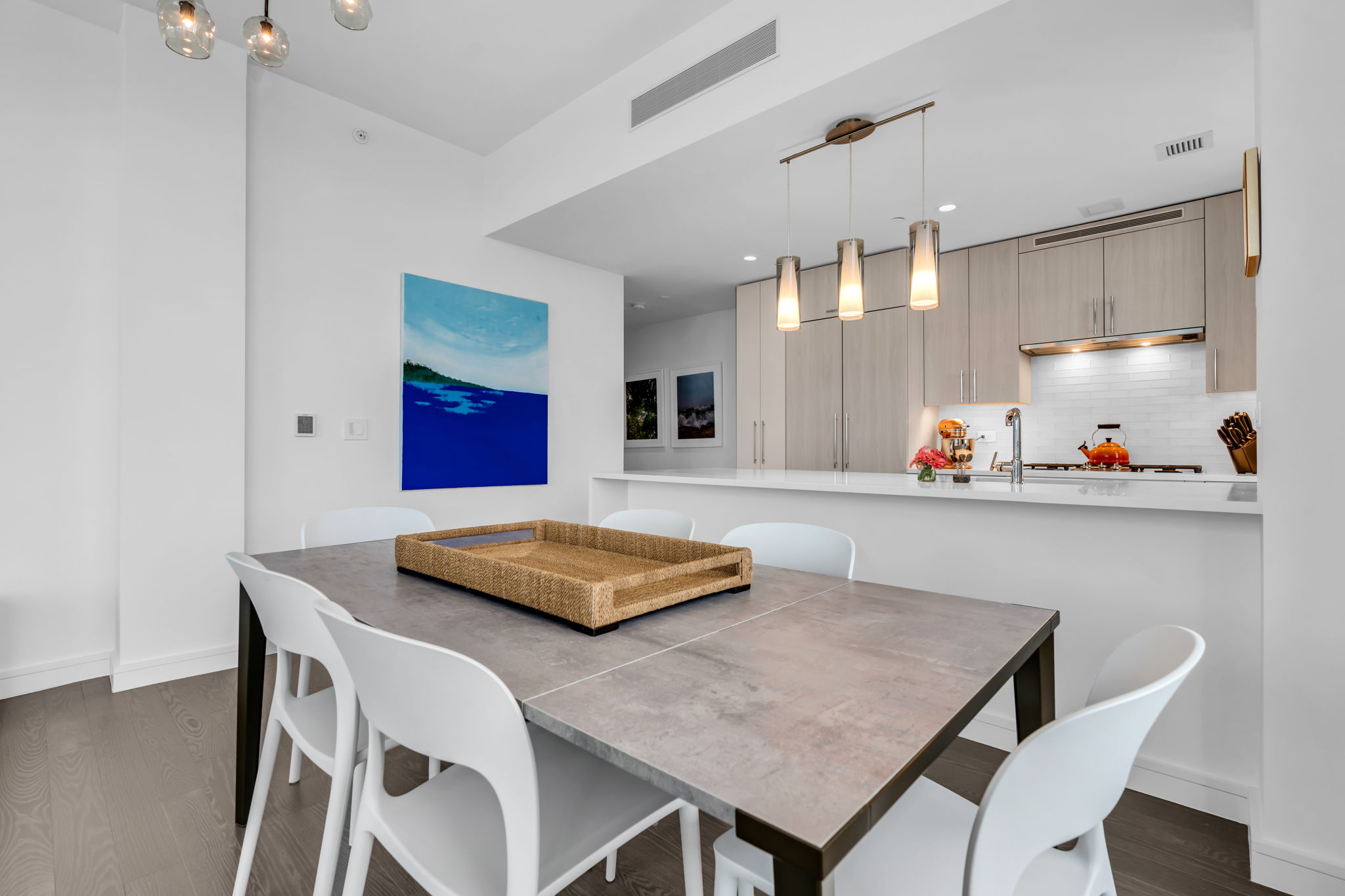 15 Morris Ave - PH 609