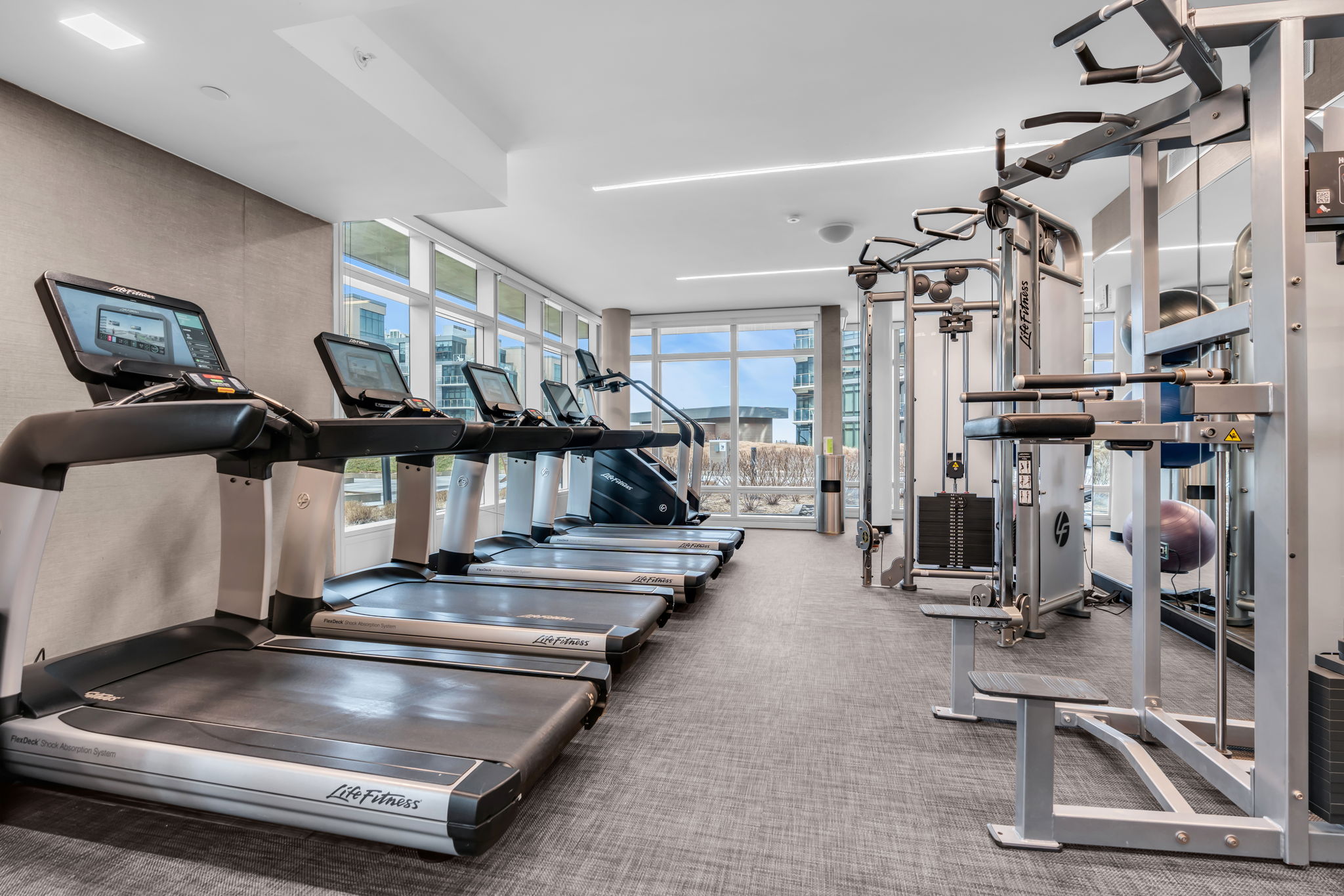 15 Morris Ave - PH 609