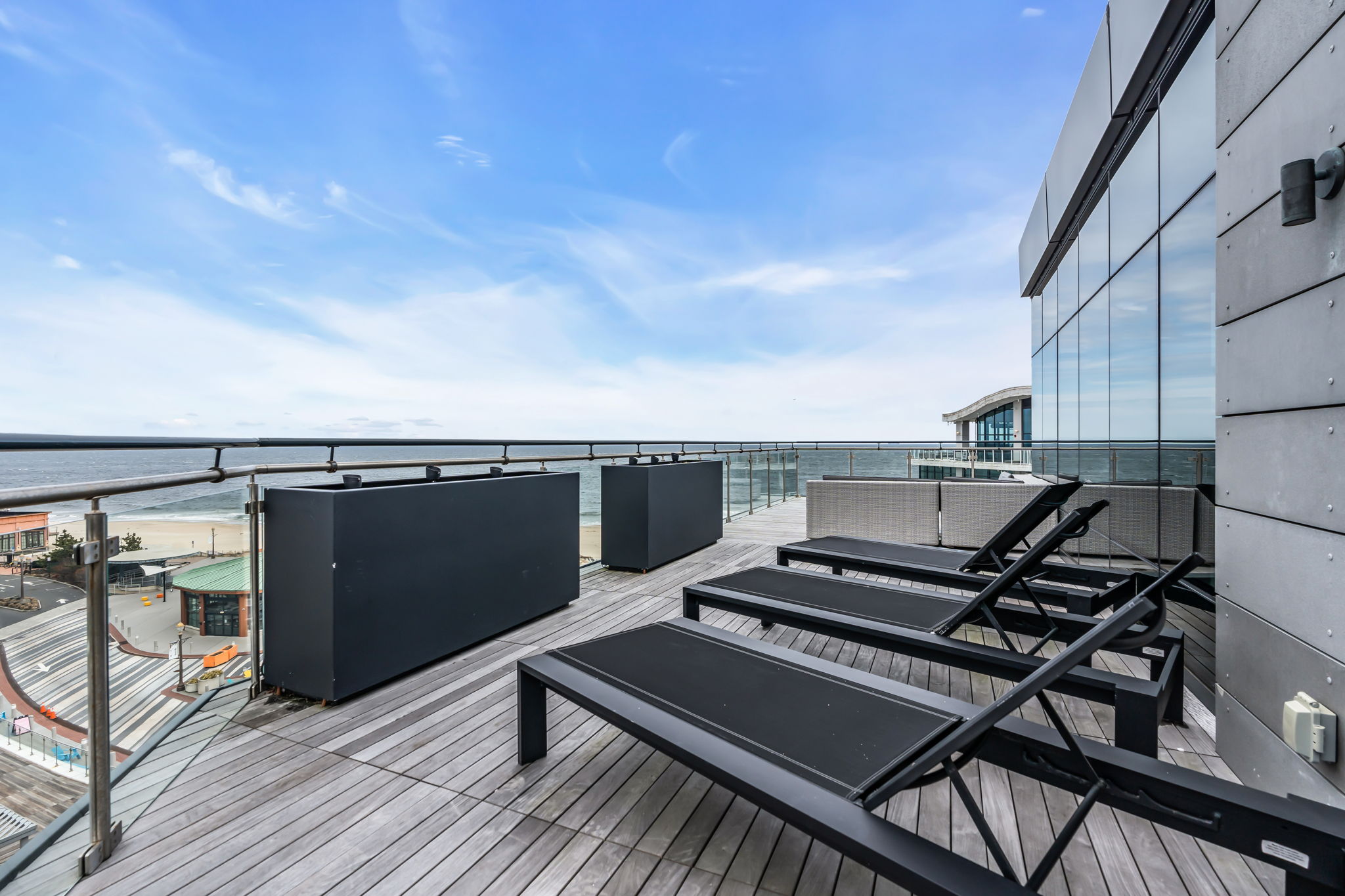 15 Morris Ave - PH 609