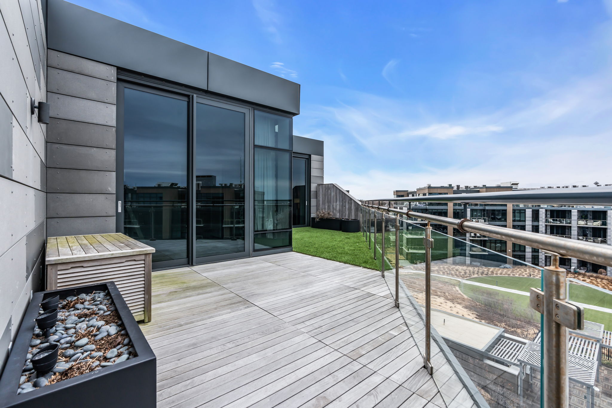 15 Morris Ave - PH 609