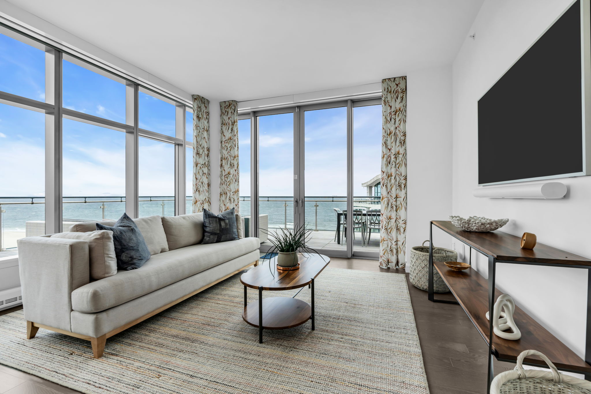 15 Morris Ave - PH 609