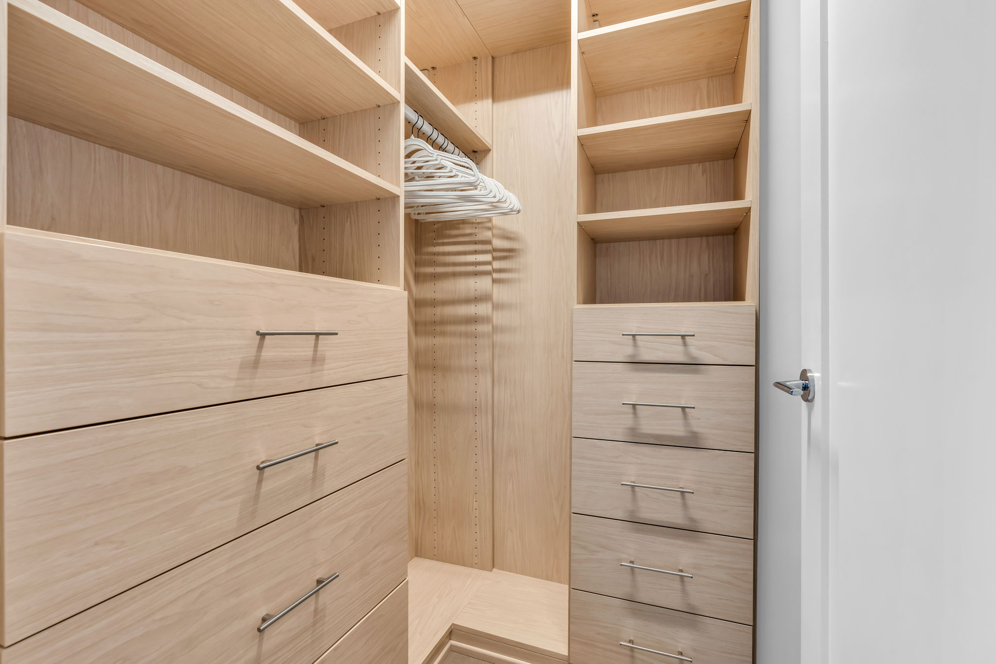 15 Morris Ave - PH 609