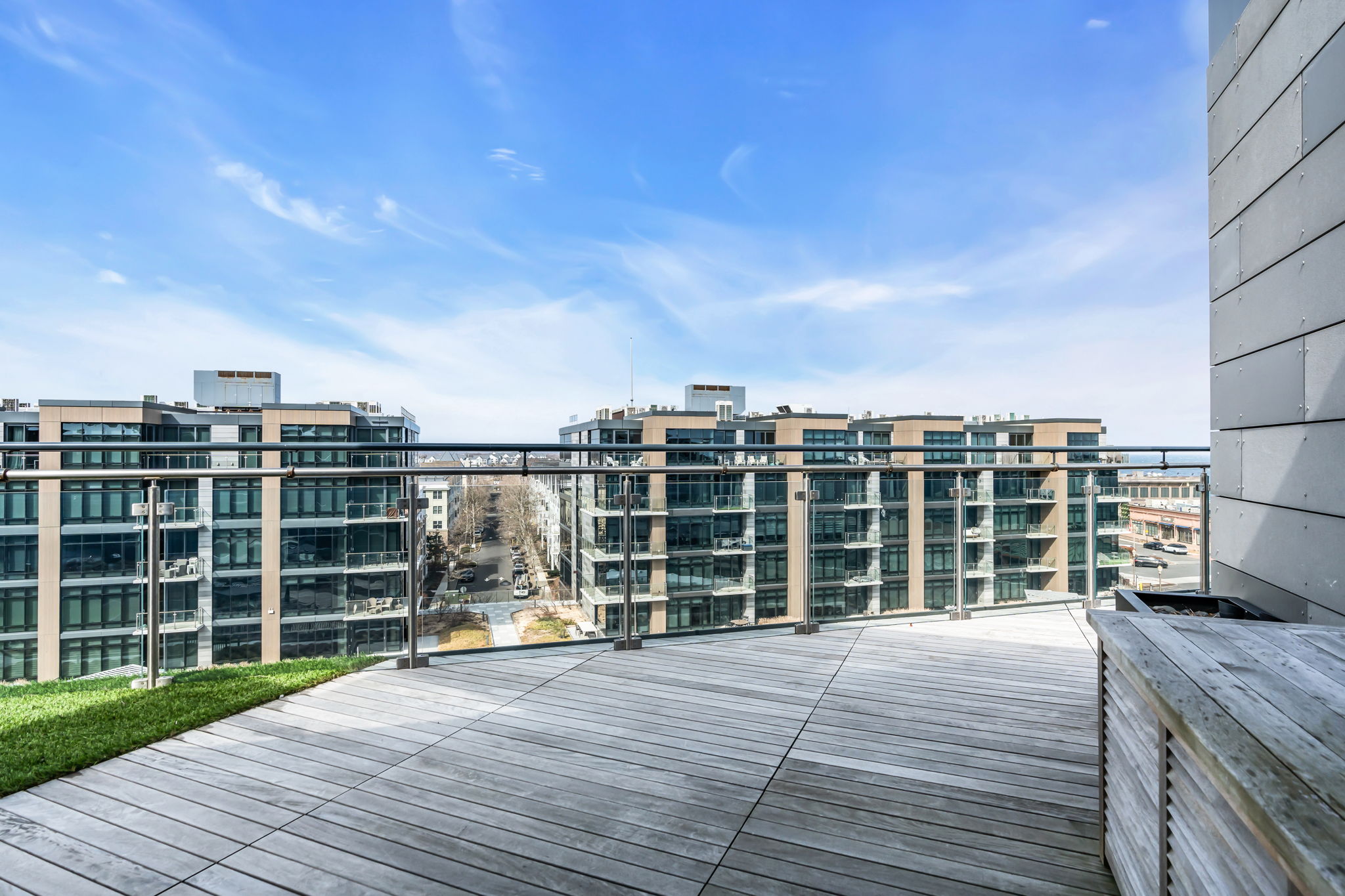 15 Morris Ave - PH 609