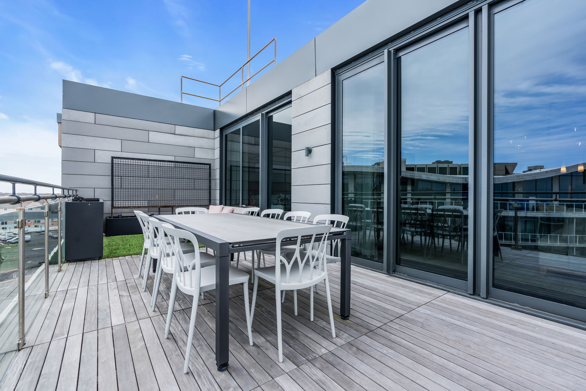 15 Morris Ave - PH 609