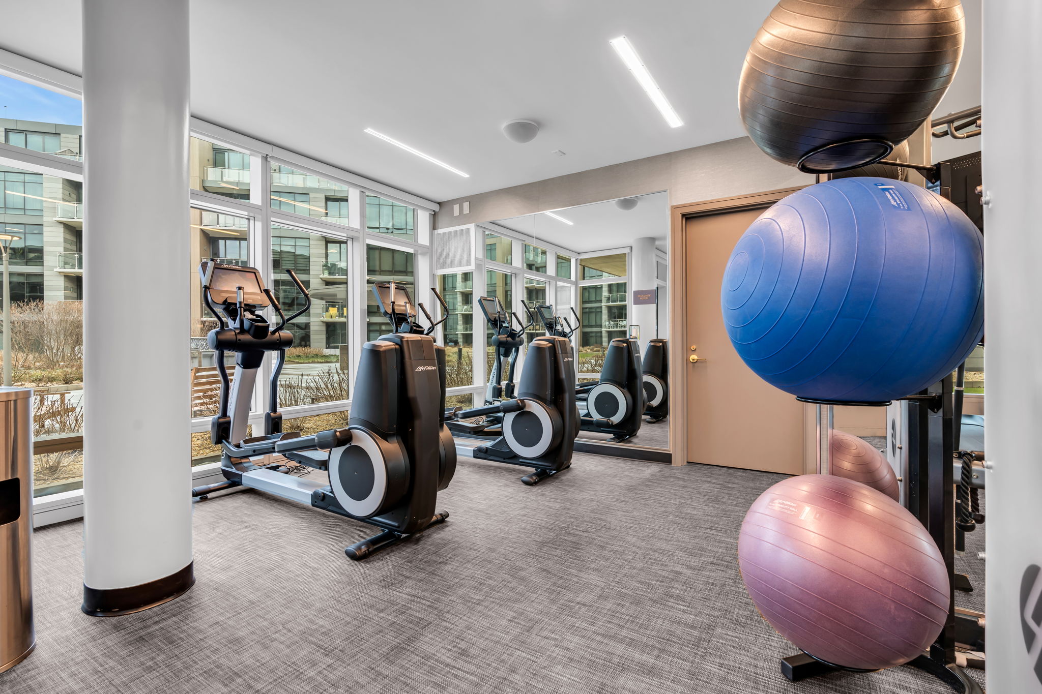 15 Morris Ave - PH 609