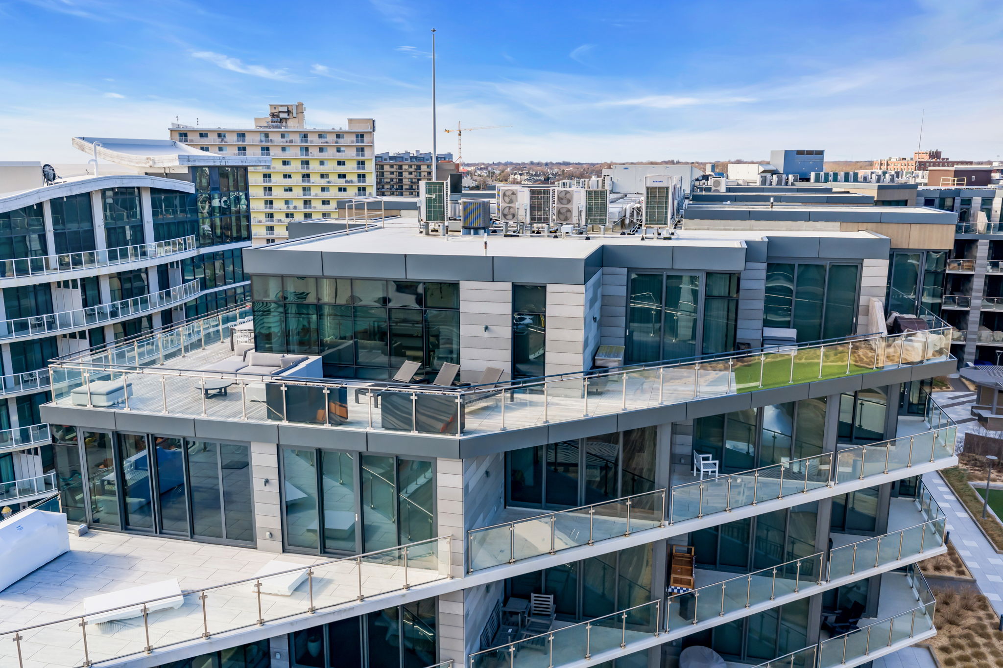 15 Morris Ave - PH 609