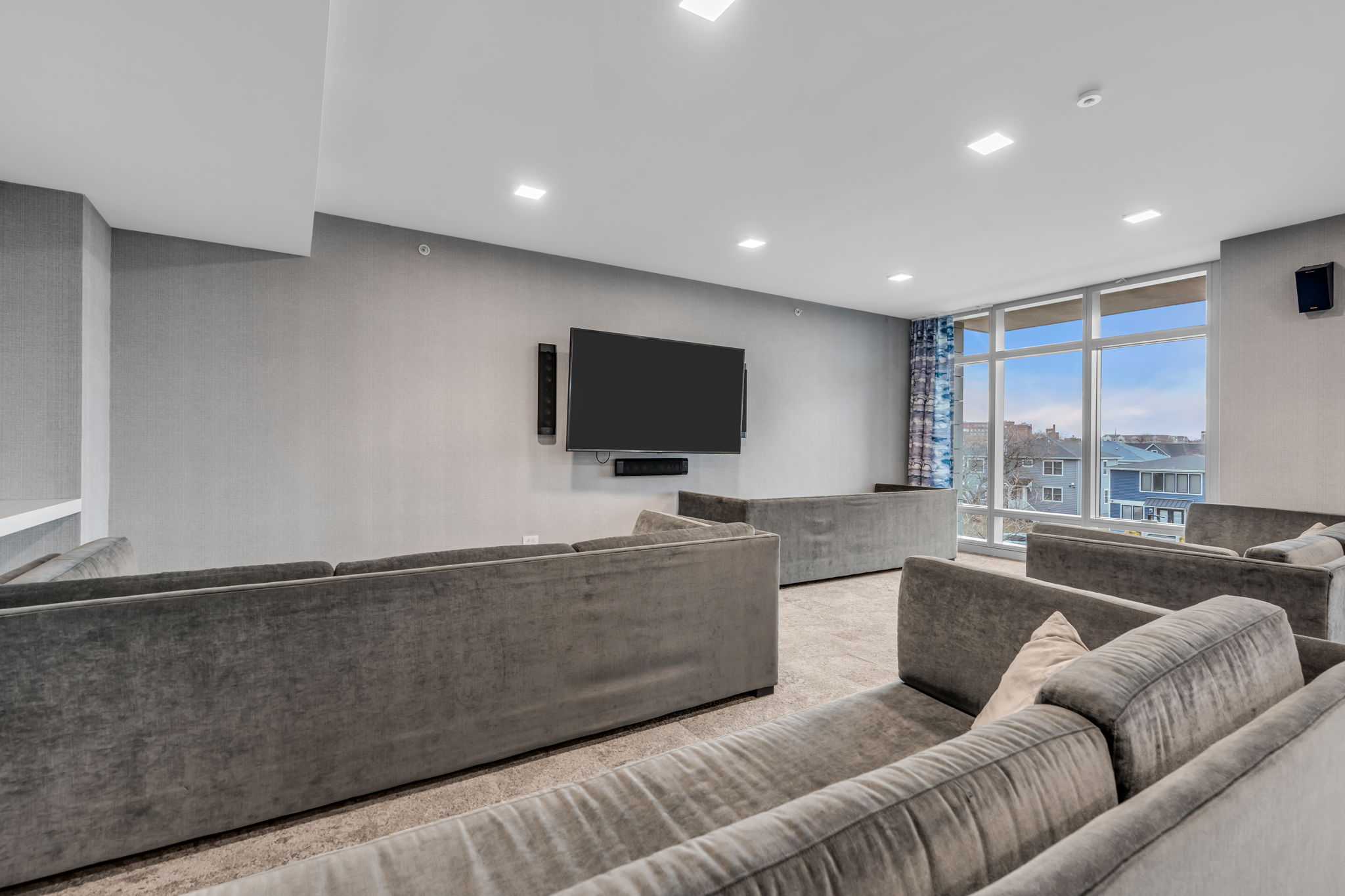 15 Morris Ave - PH 609