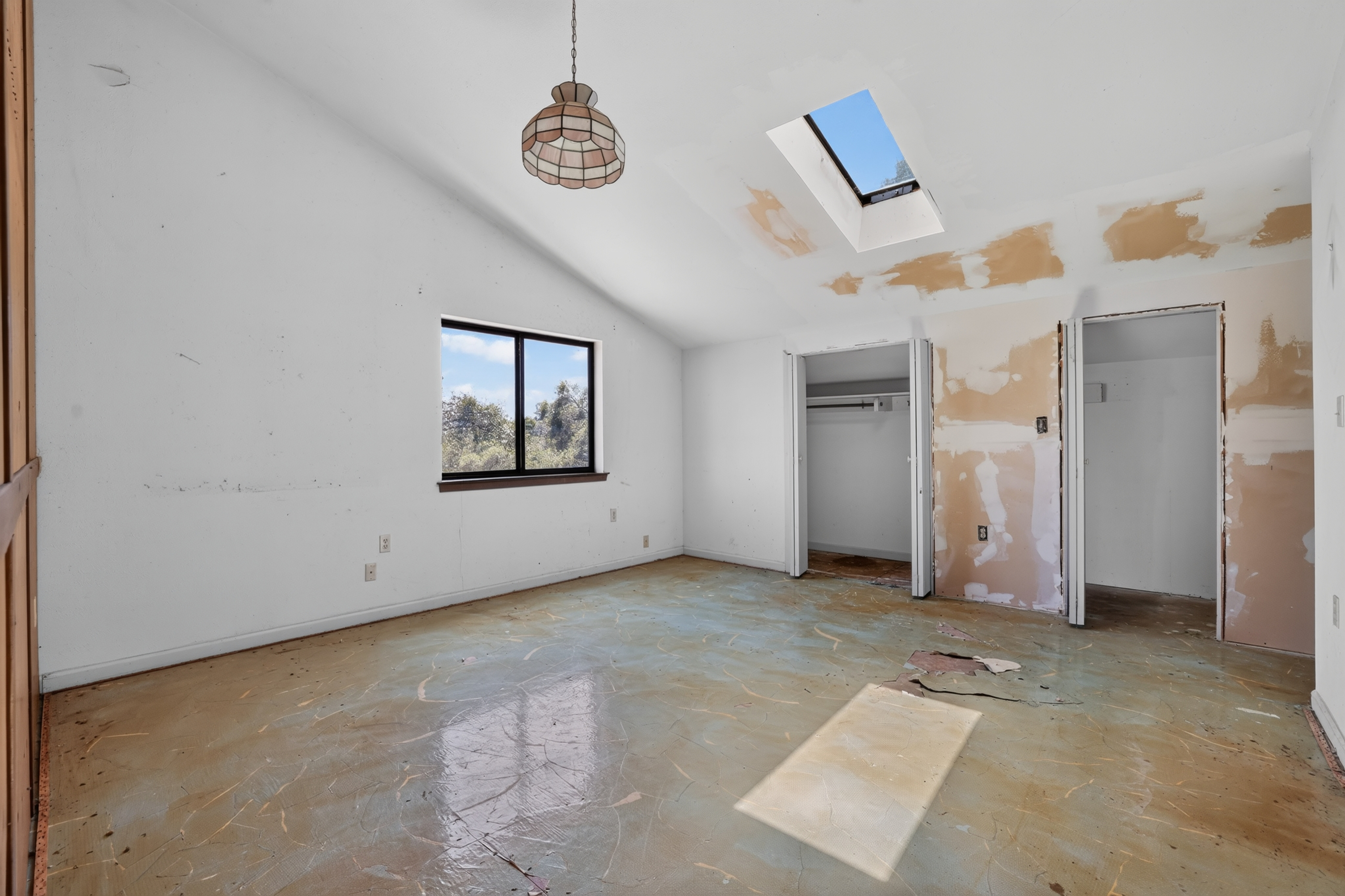 5049 Lake Forest Drive 