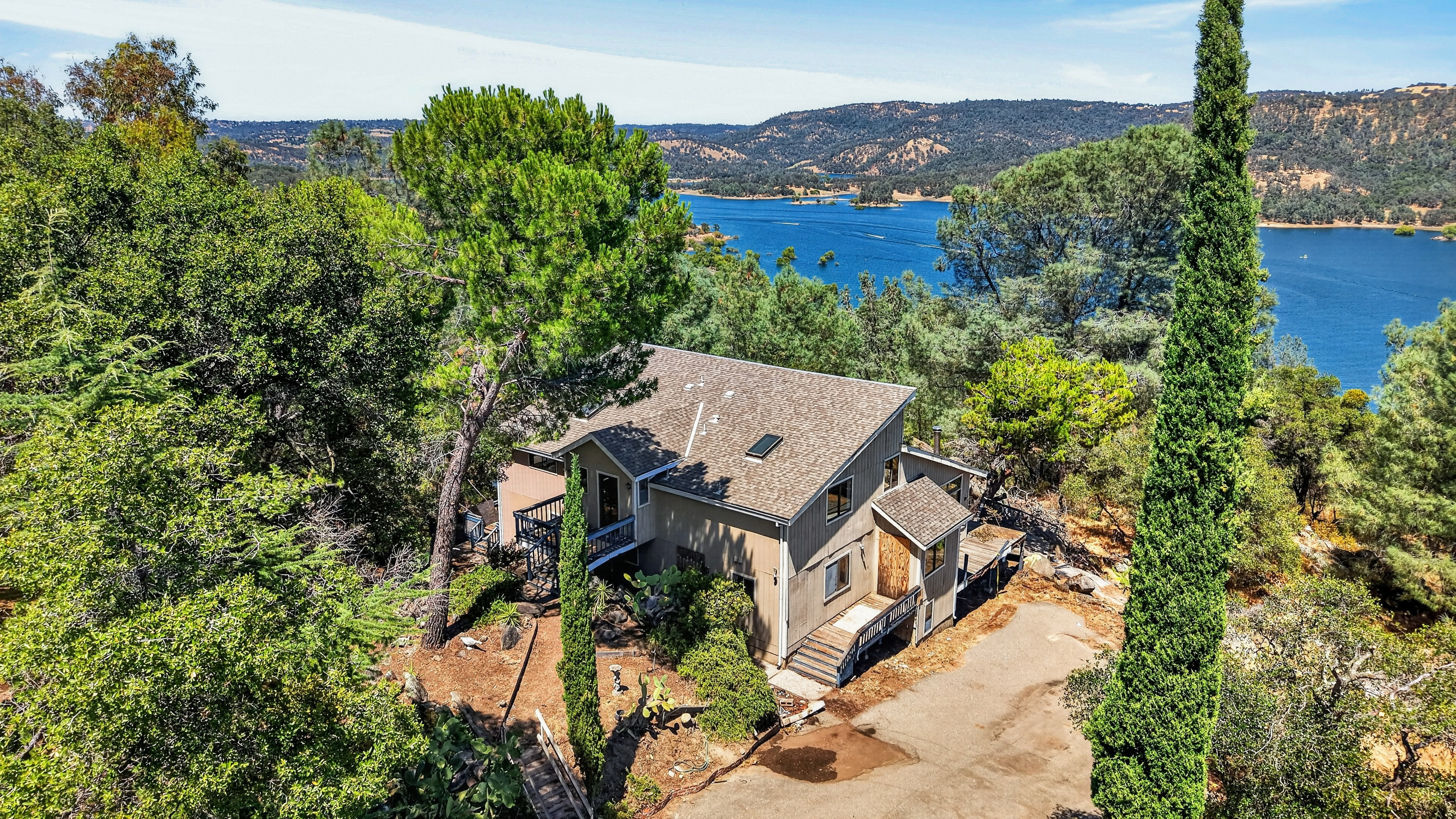 5049 Lake Forest Drive 