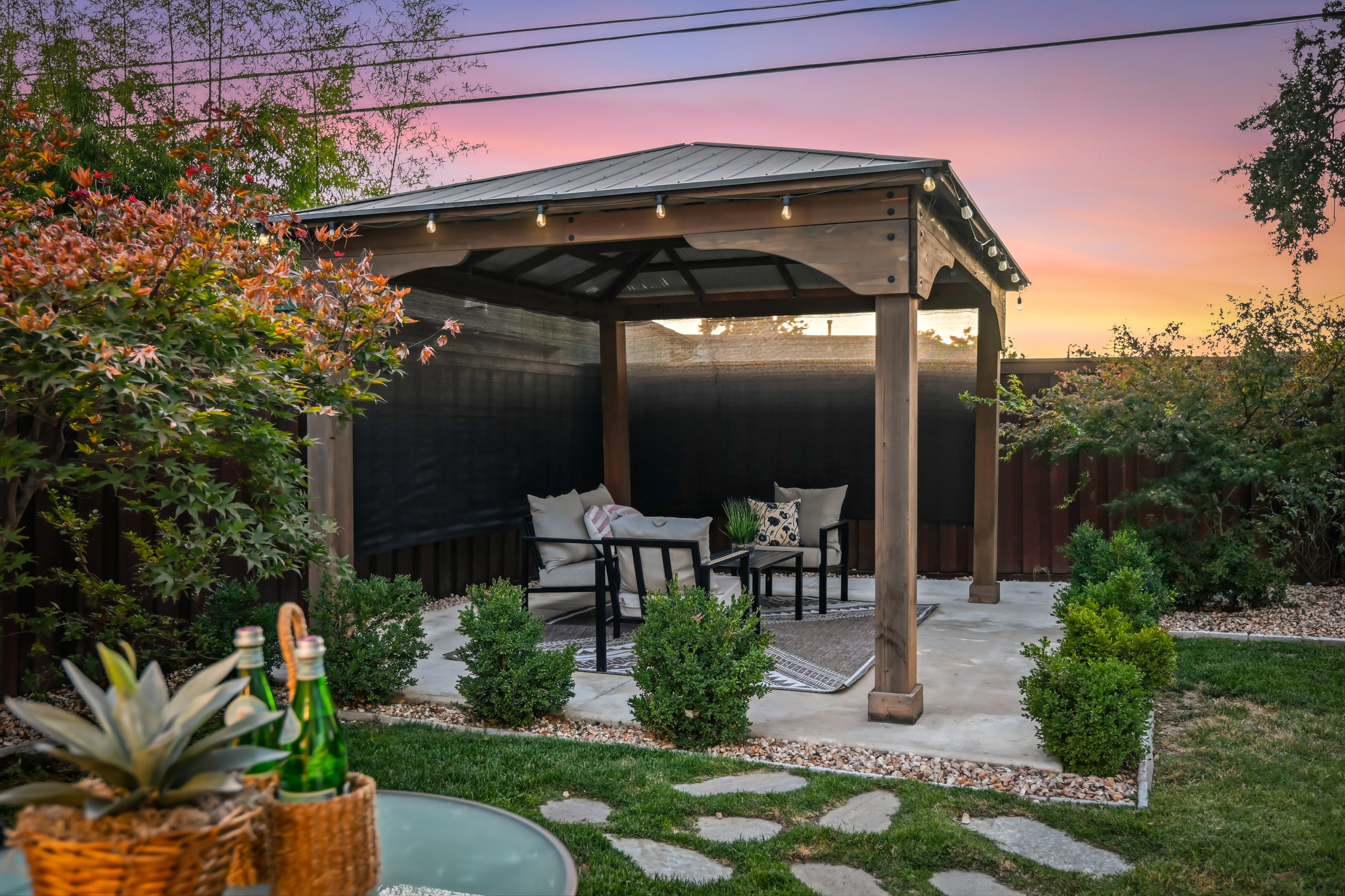 711 La Sierra Drive 