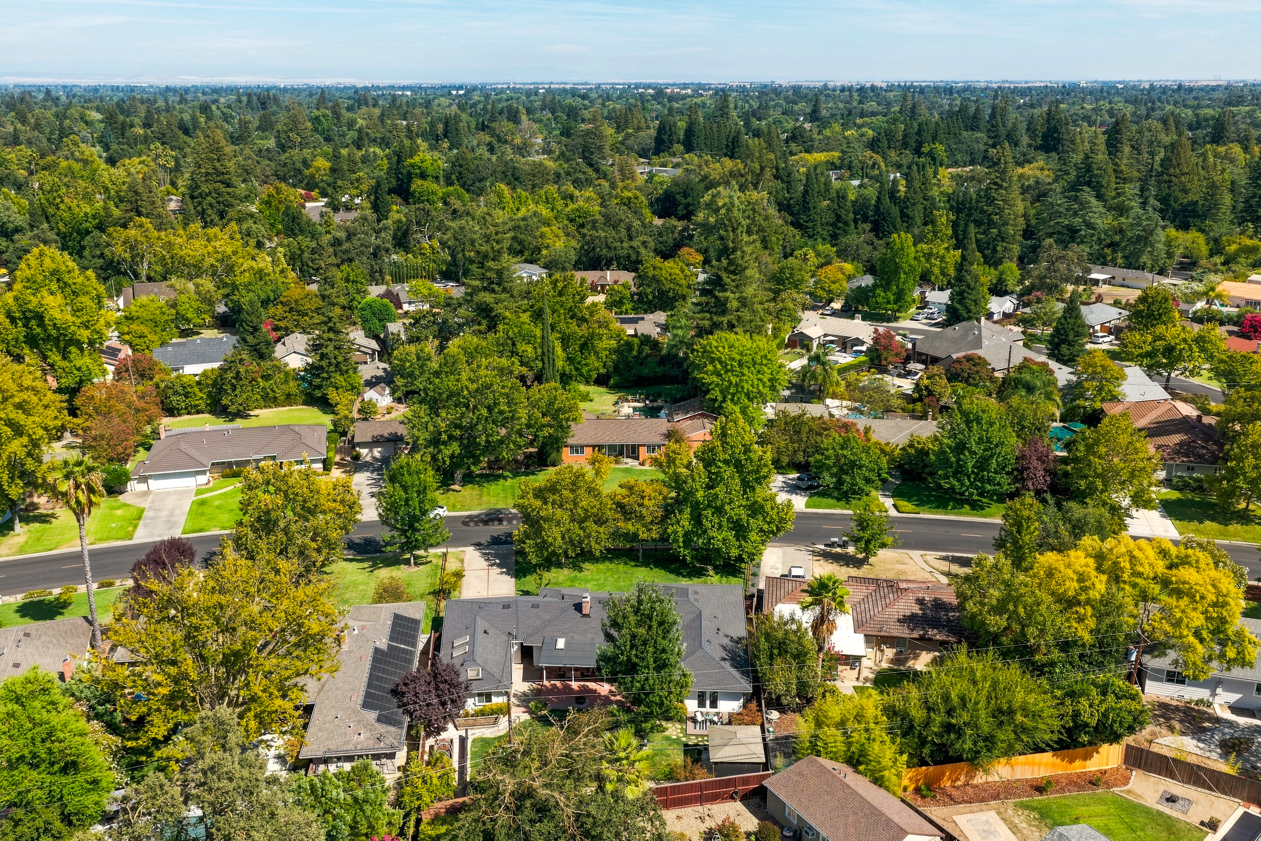 711 La Sierra Drive 