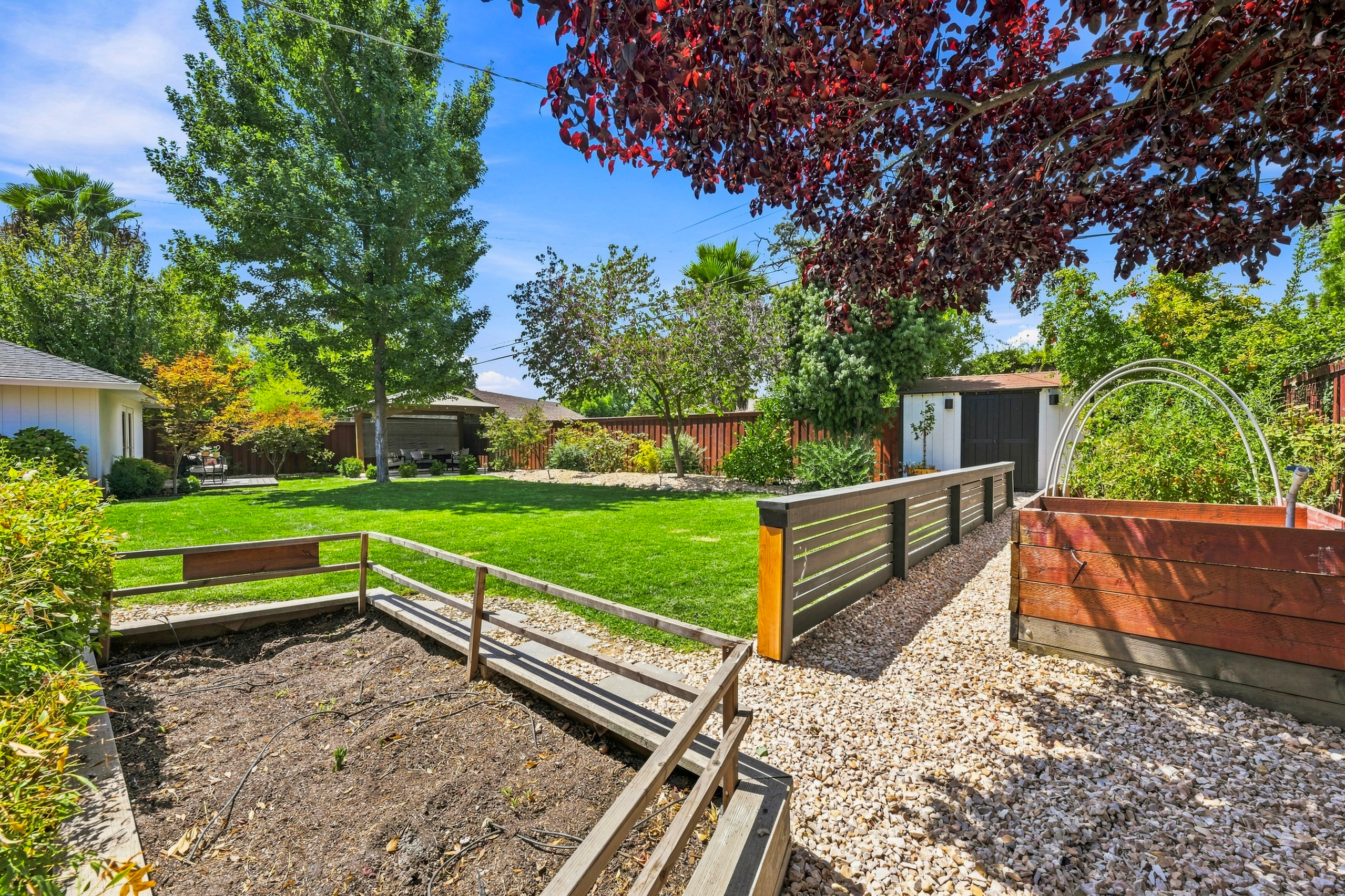 711 La Sierra Drive 