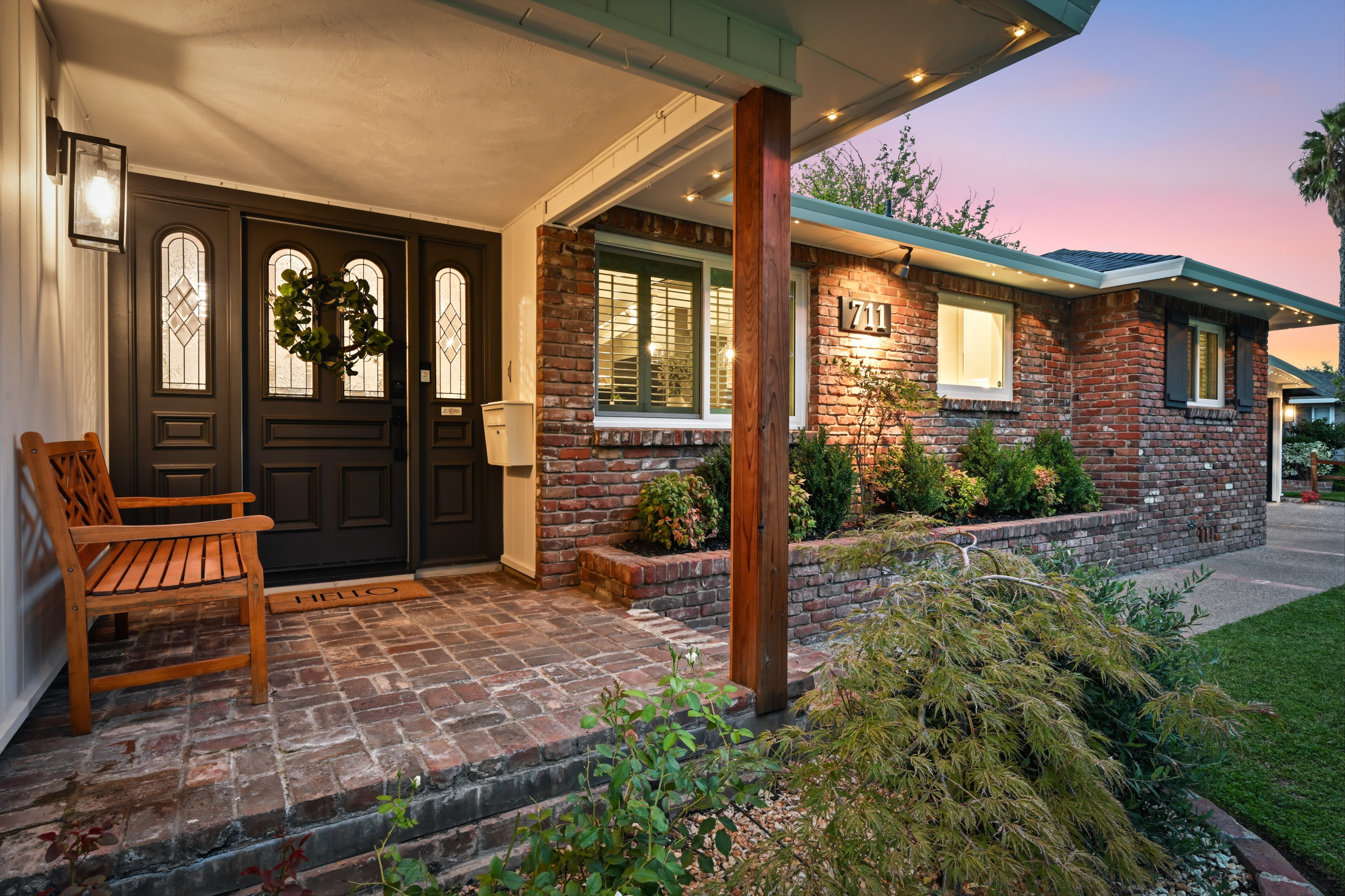711 La Sierra Drive 