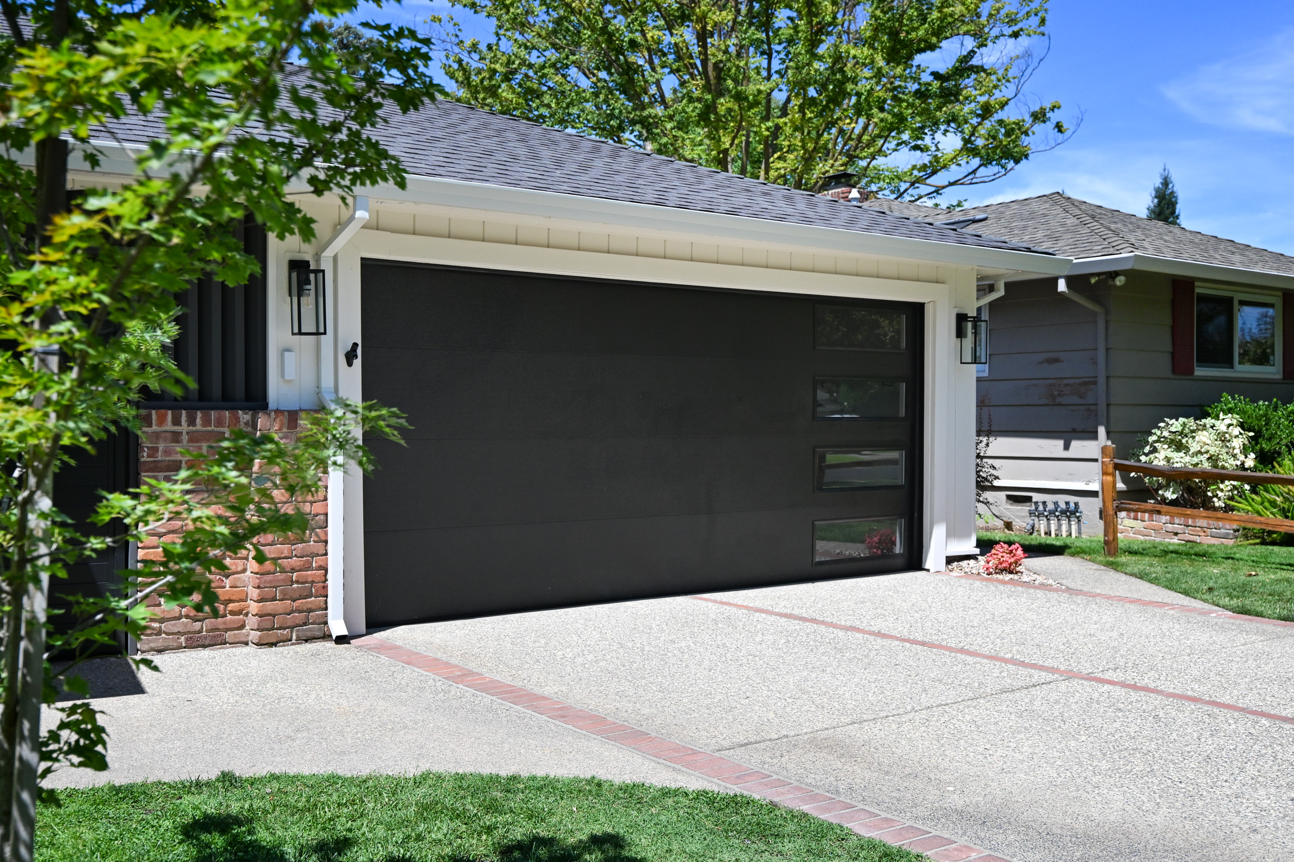 711 La Sierra Drive 
